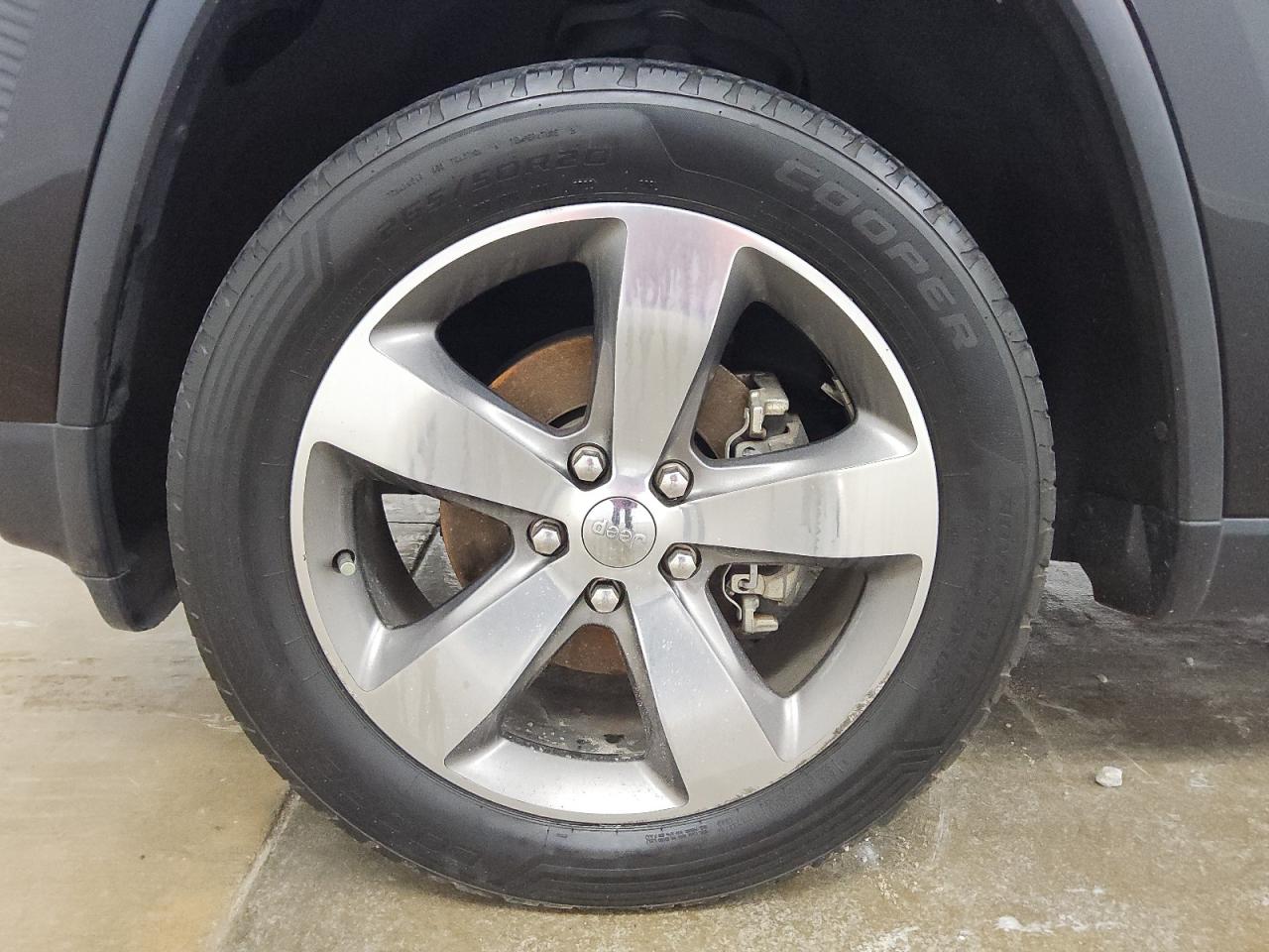 2015 Jeep Grand Cherokee Limited Черный vin: 1C4RJEBG8FC841504 Damage: Left Front Wheel, Curb Rash, 7 To 8 Inches