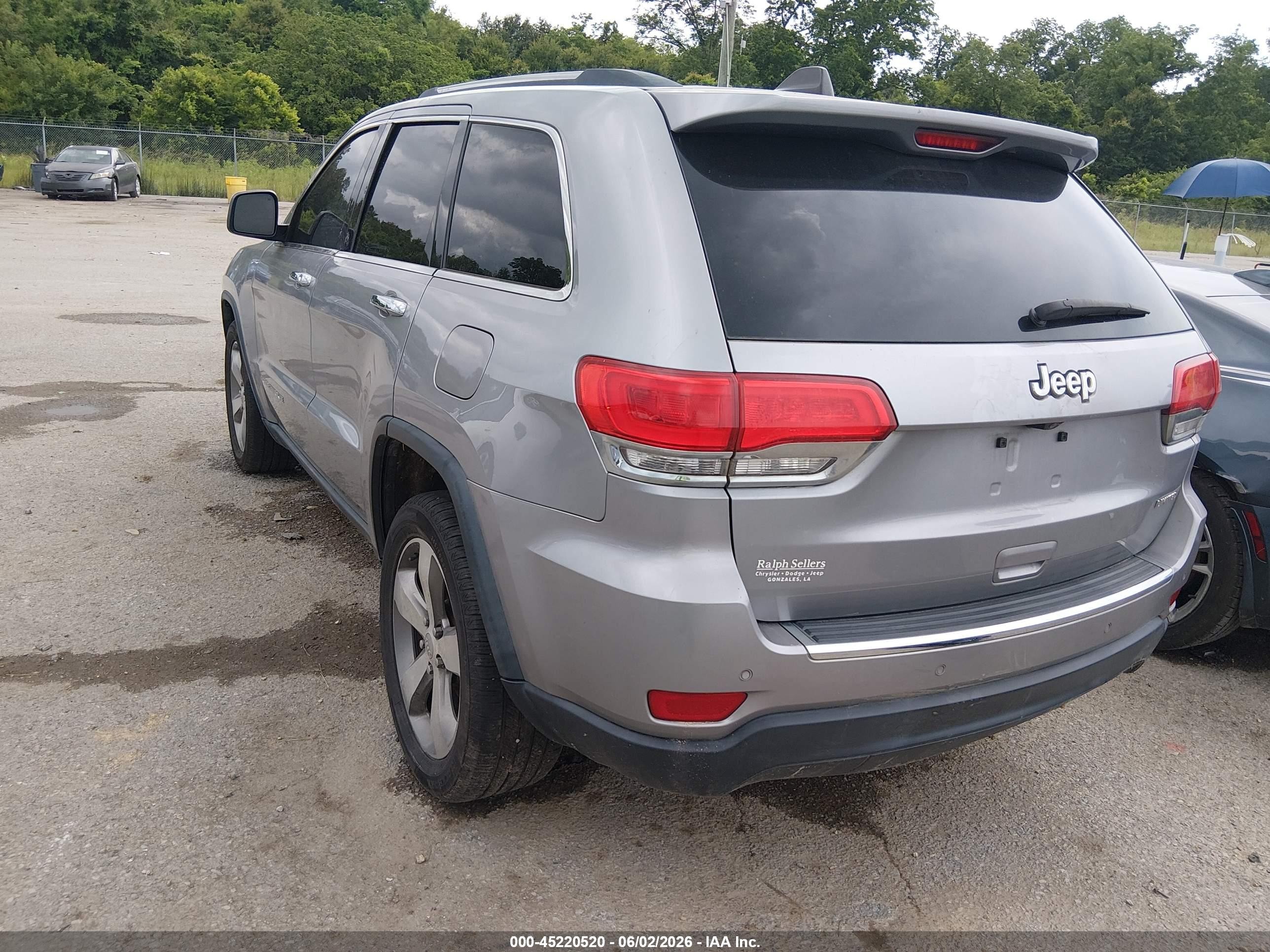 2015 Jeep Grand Cherokee Limited Silver vin: 1C4RJEBGXFC185225