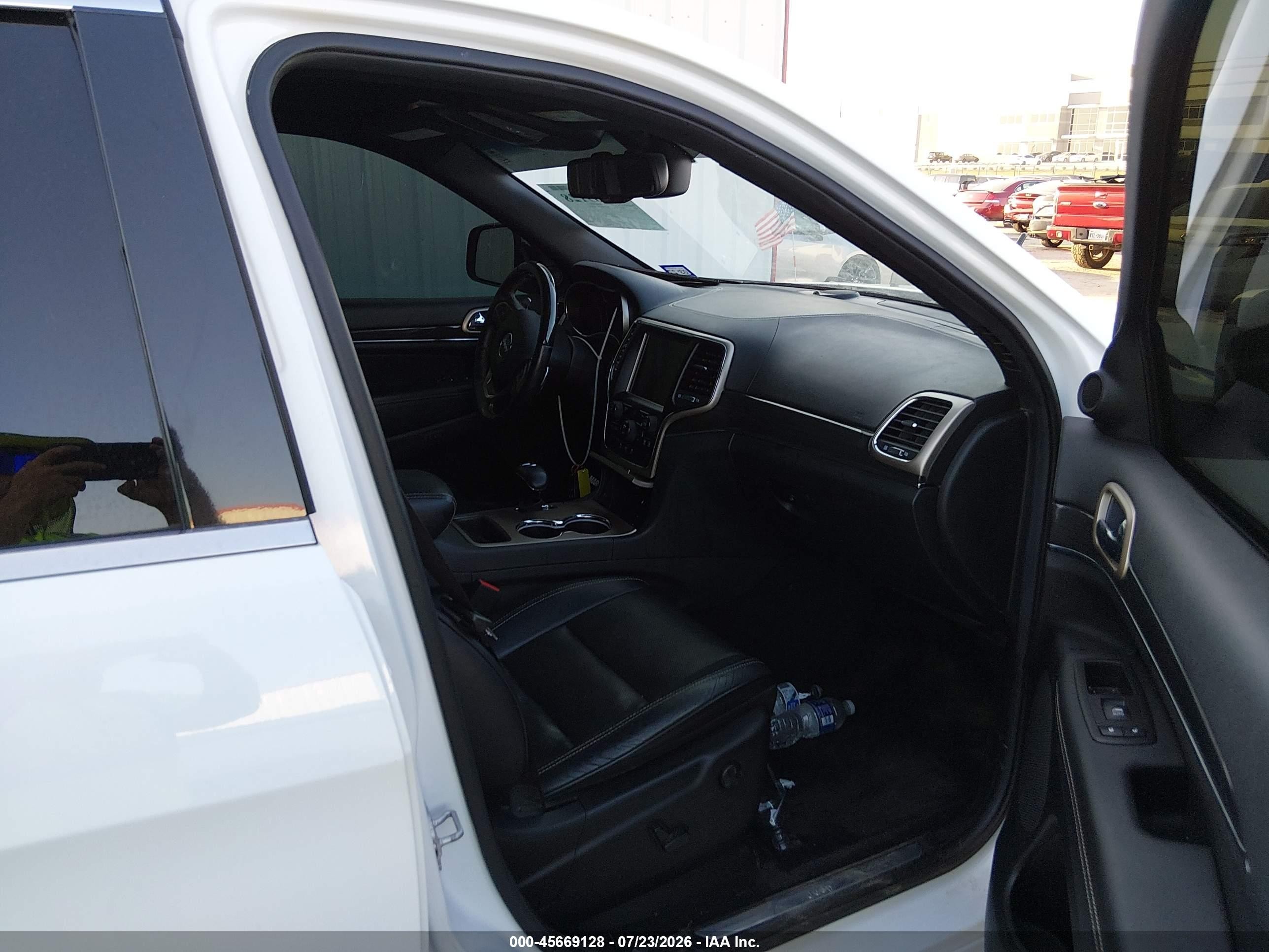 2014 Jeep Grand Cherokee Overland White vin: 1C4RJECG0EC364290