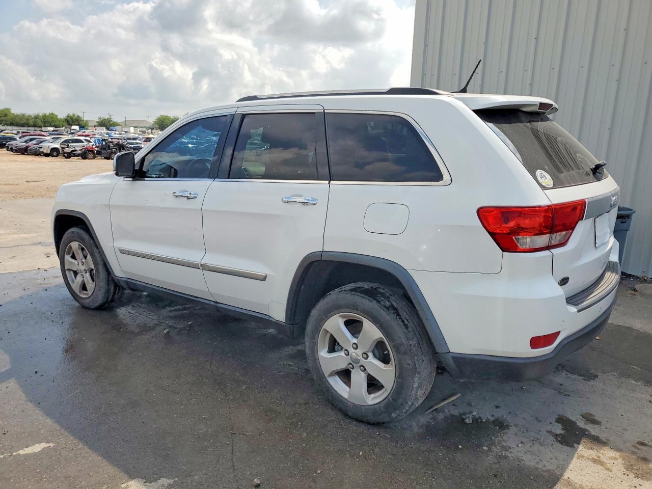 2013 Jeep Grand Cherokee Overland White vin: 1C4RJECG1DC588831