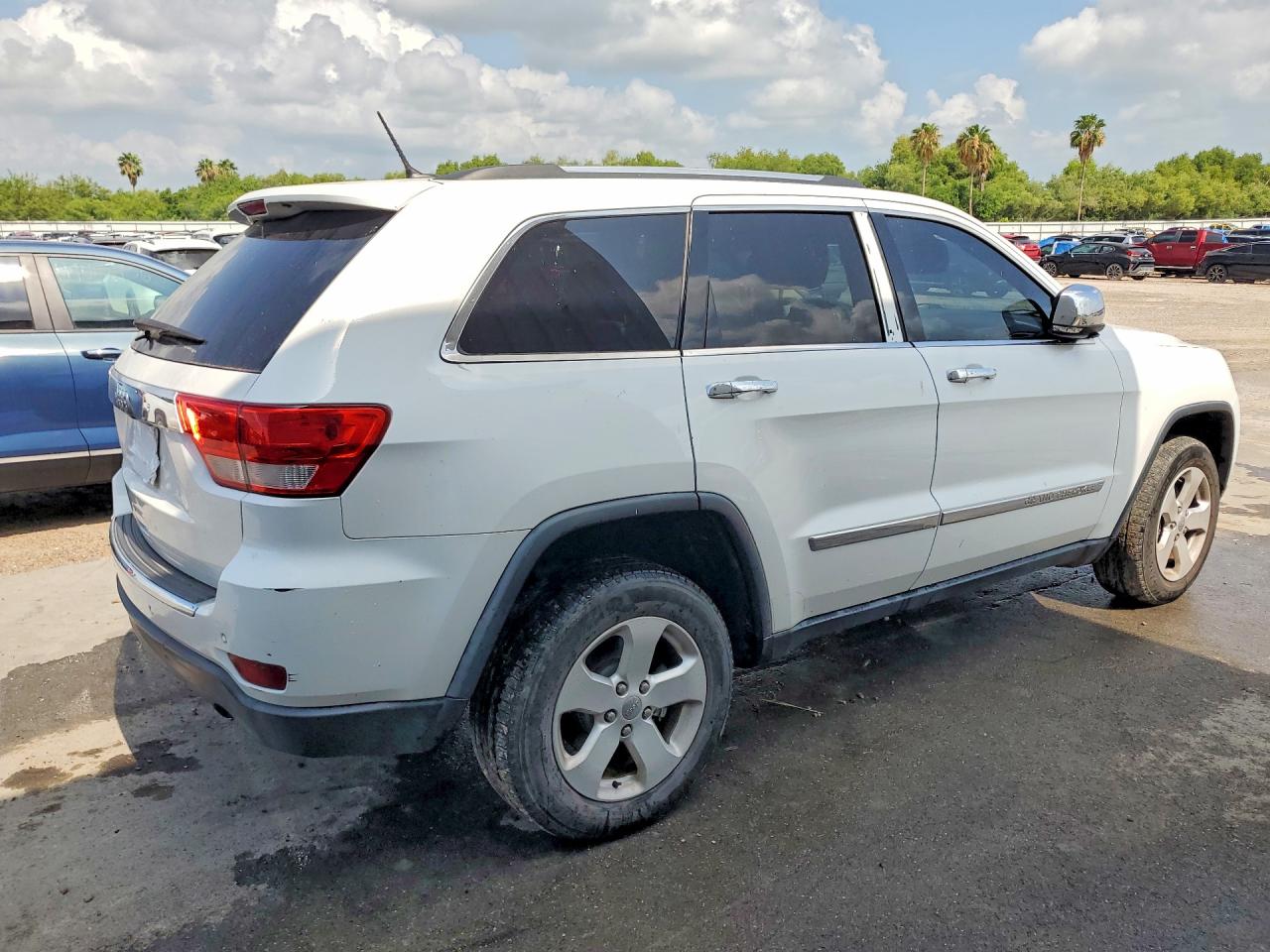 2013 Jeep Grand Cherokee Overland White vin: 1C4RJECG1DC588831