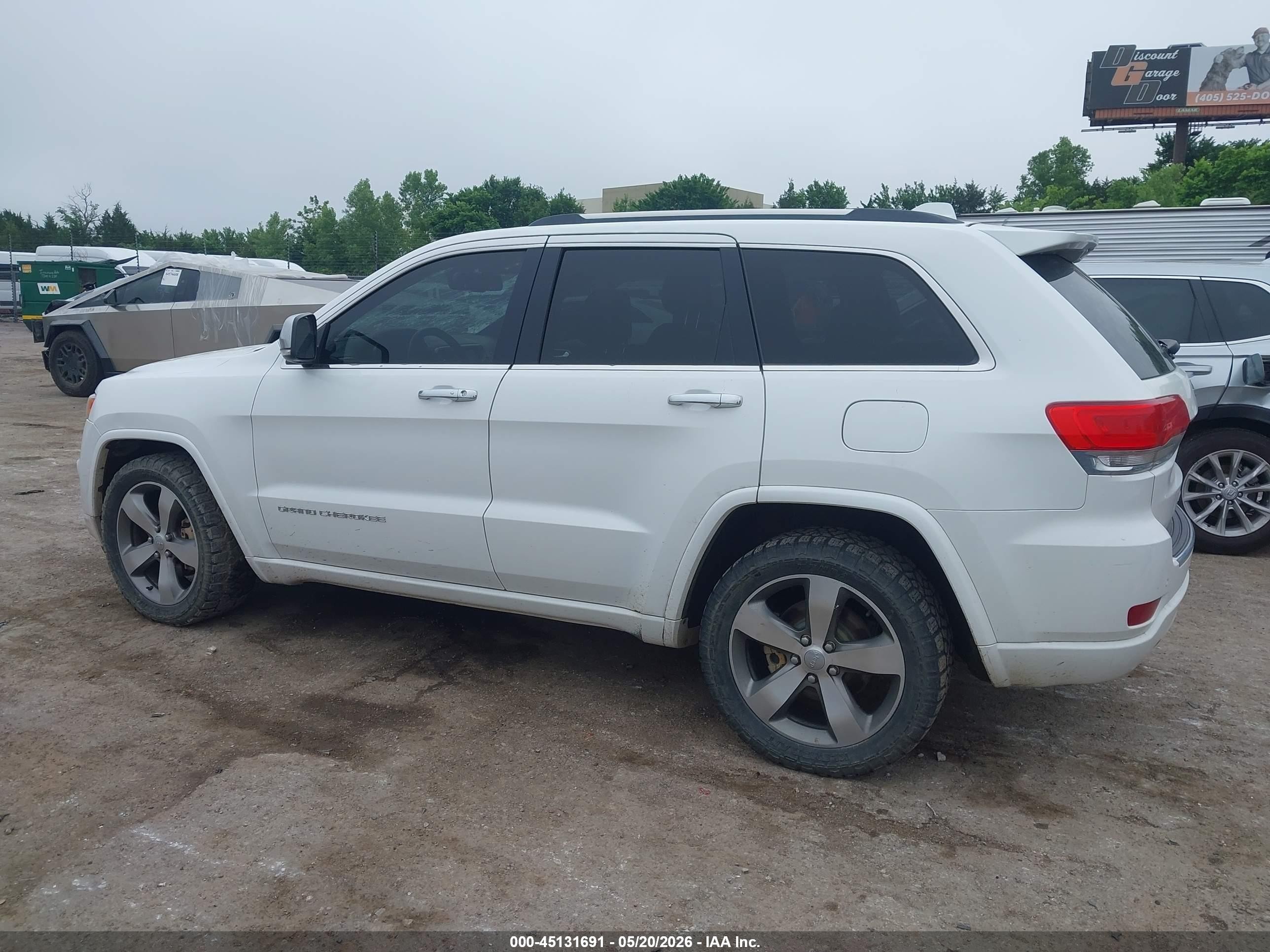 2014 Jeep Grand Cherokee Overland White vin: 1C4RJECG2EC386940