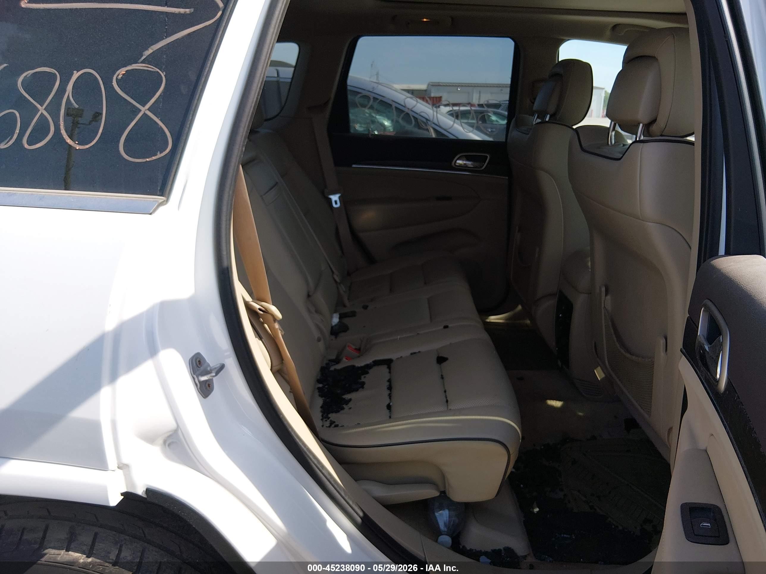 2015 Jeep Grand Cherokee Overland White vin: 1C4RJECG2FC792993