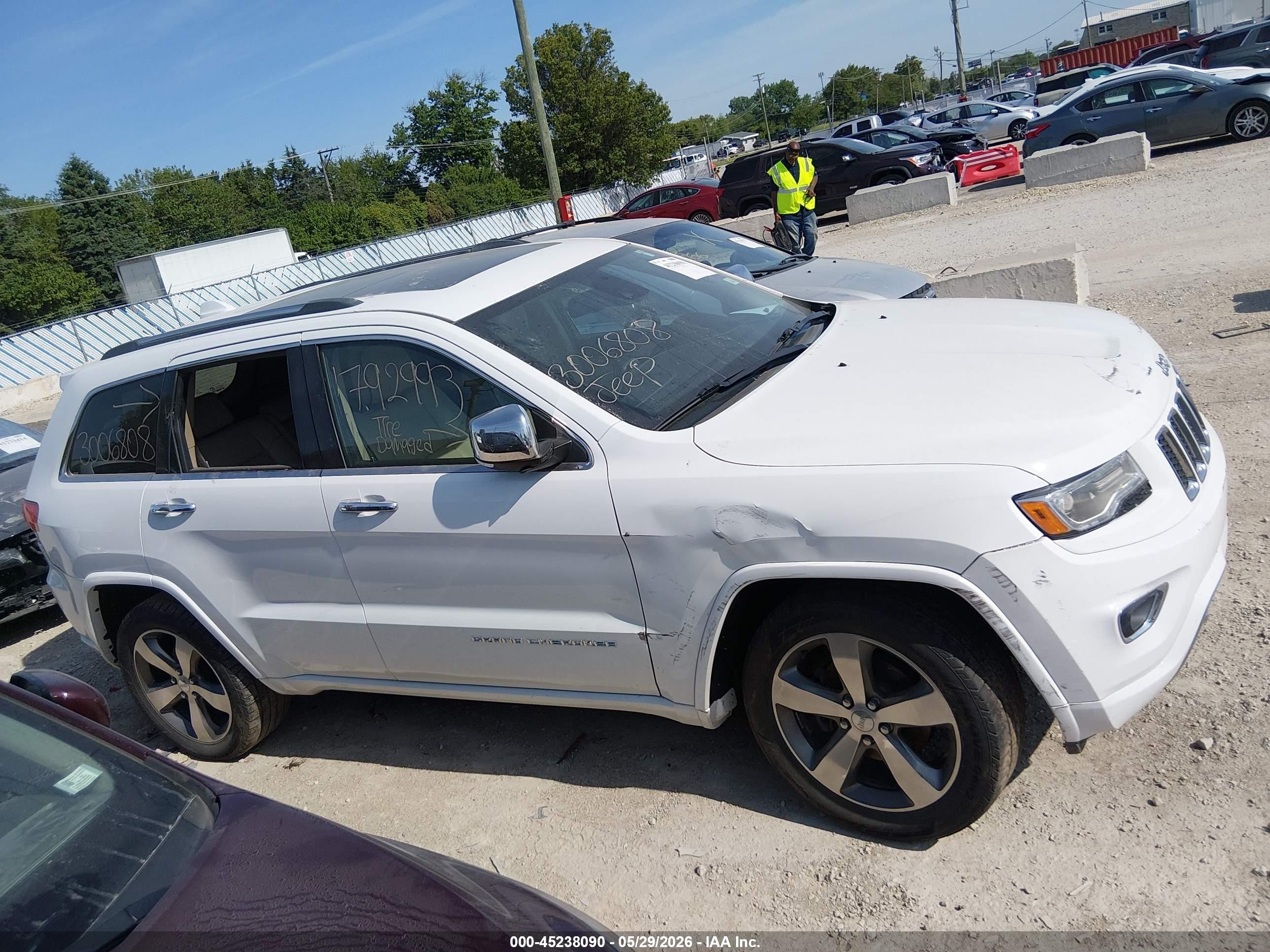 2015 Jeep Grand Cherokee Overland White vin: 1C4RJECG2FC792993