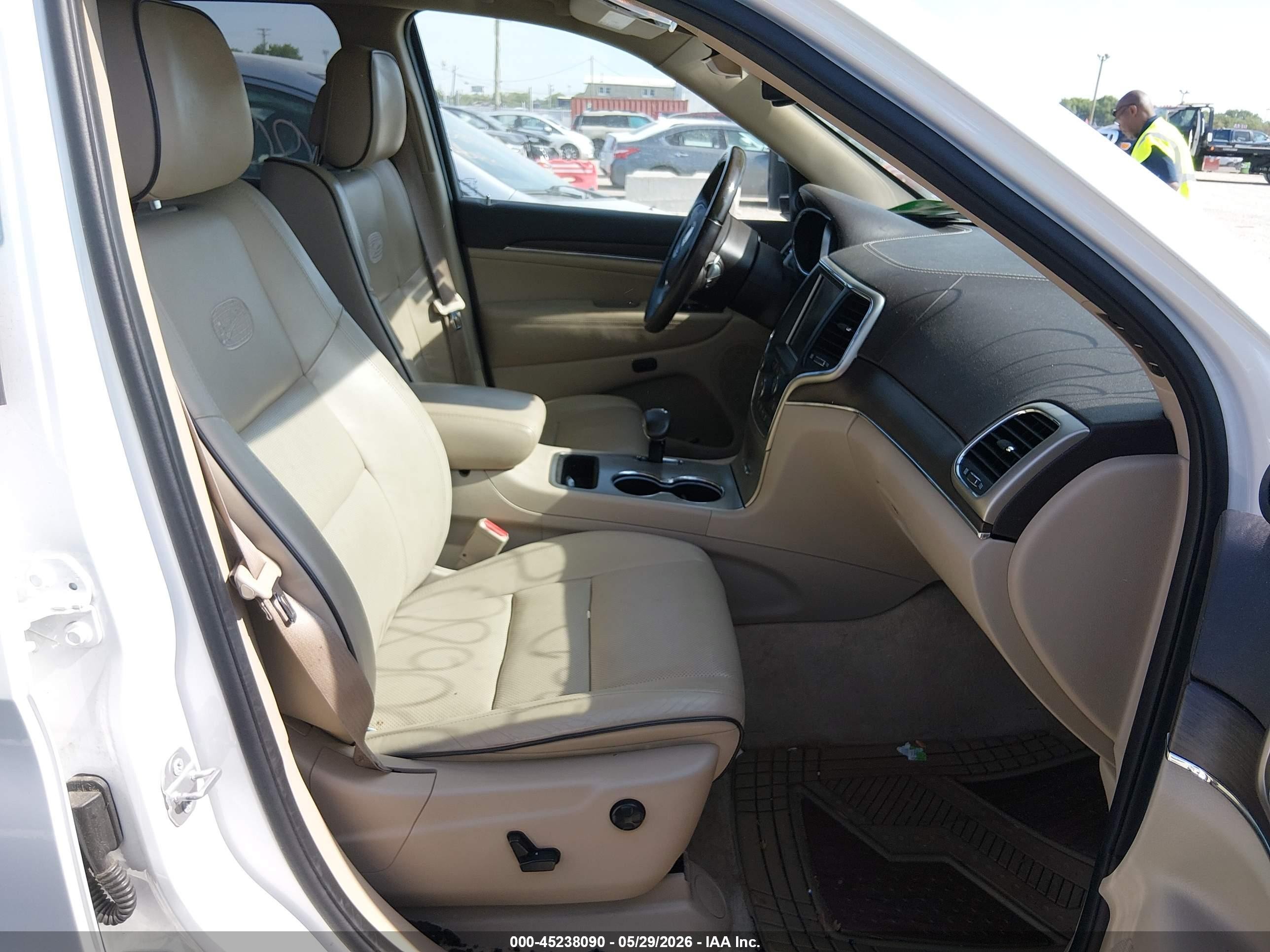 2015 Jeep Grand Cherokee Overland White vin: 1C4RJECG2FC792993