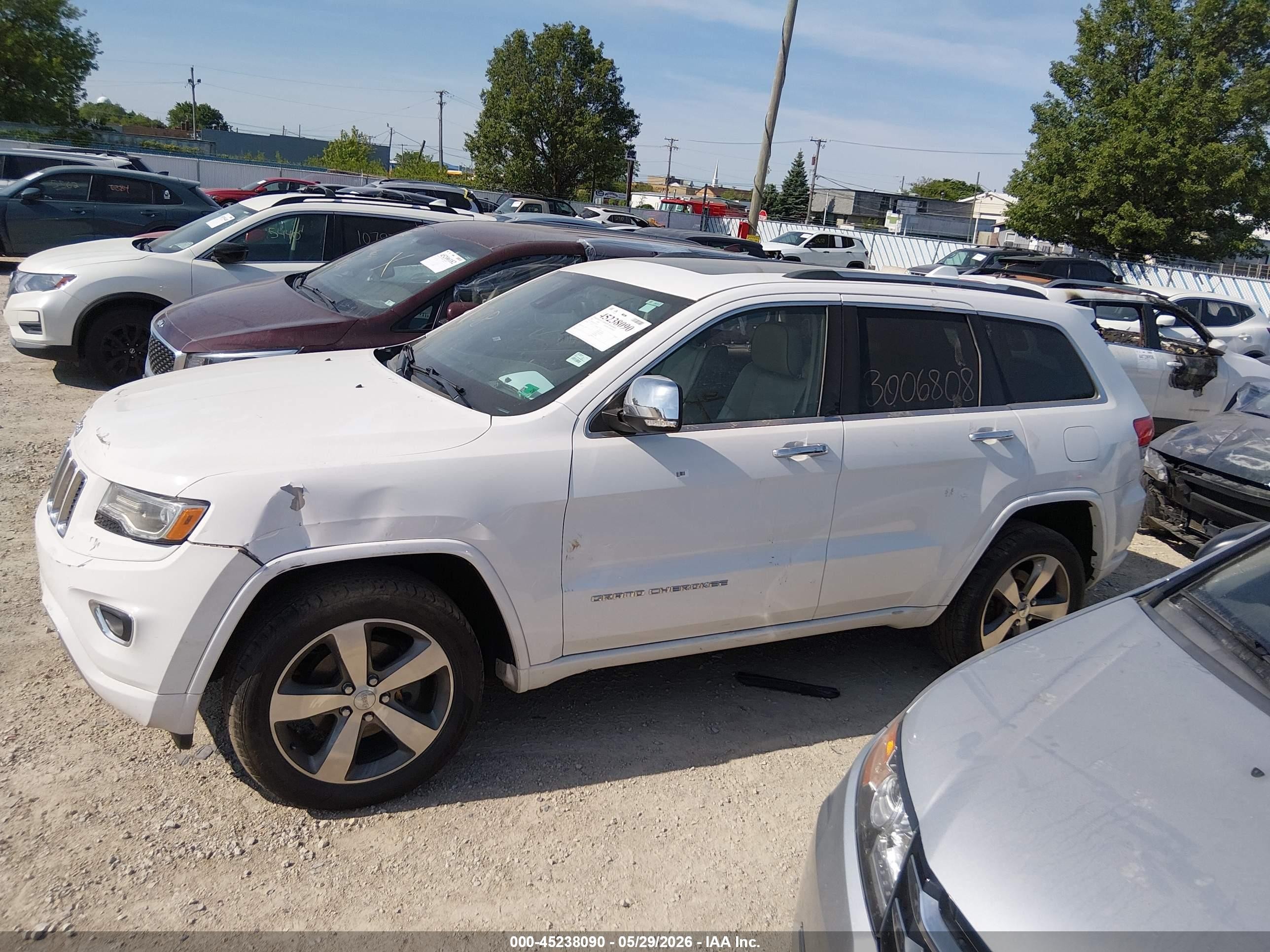 2015 Jeep Grand Cherokee Overland White vin: 1C4RJECG2FC792993