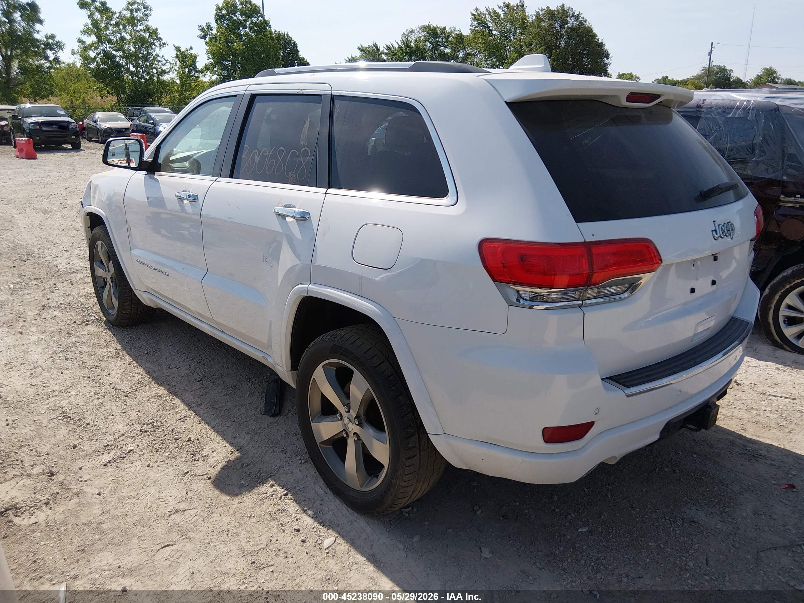 2015 Jeep Grand Cherokee Overland White vin: 1C4RJECG2FC792993
