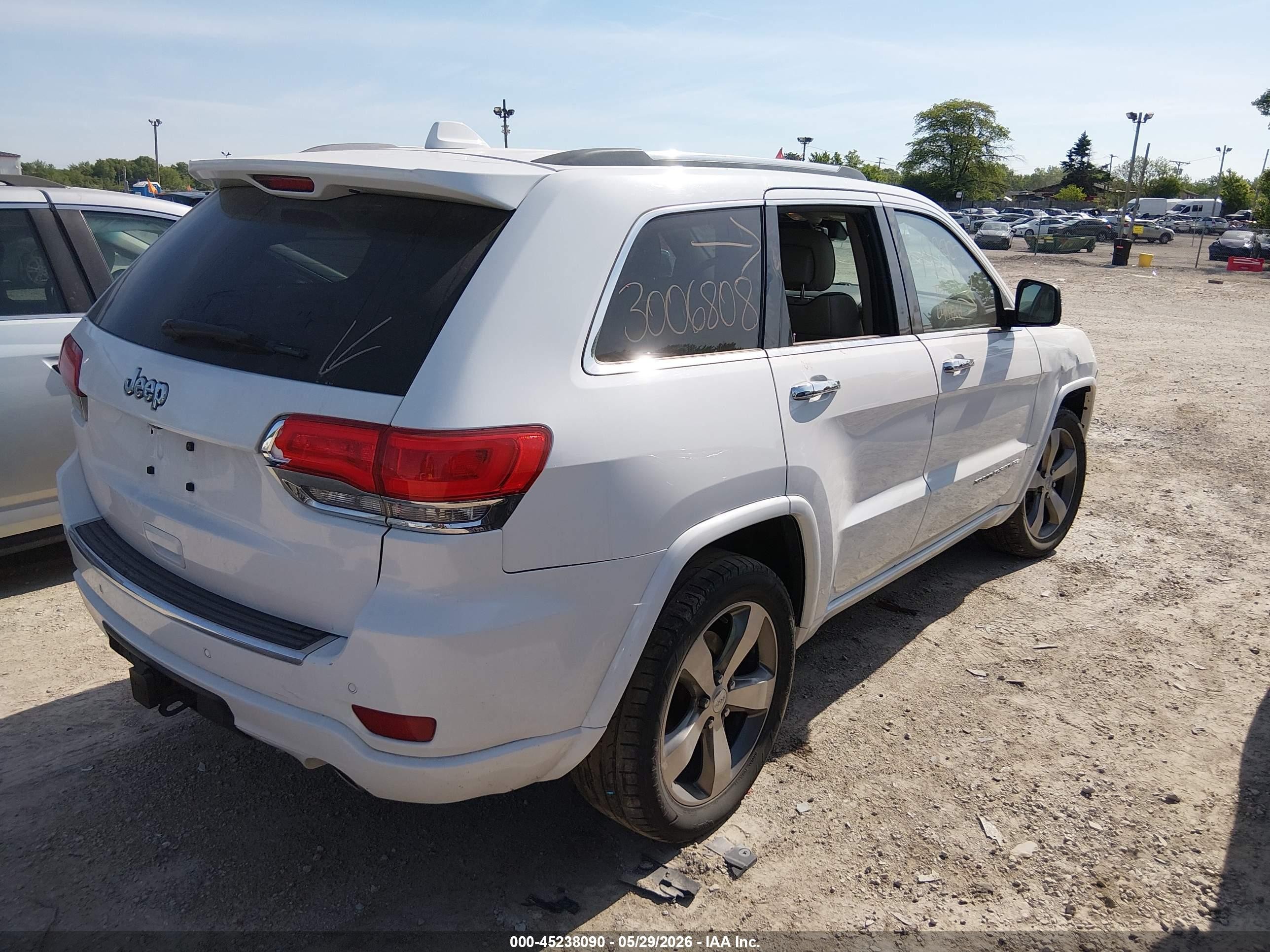 2015 Jeep Grand Cherokee Overland White vin: 1C4RJECG2FC792993