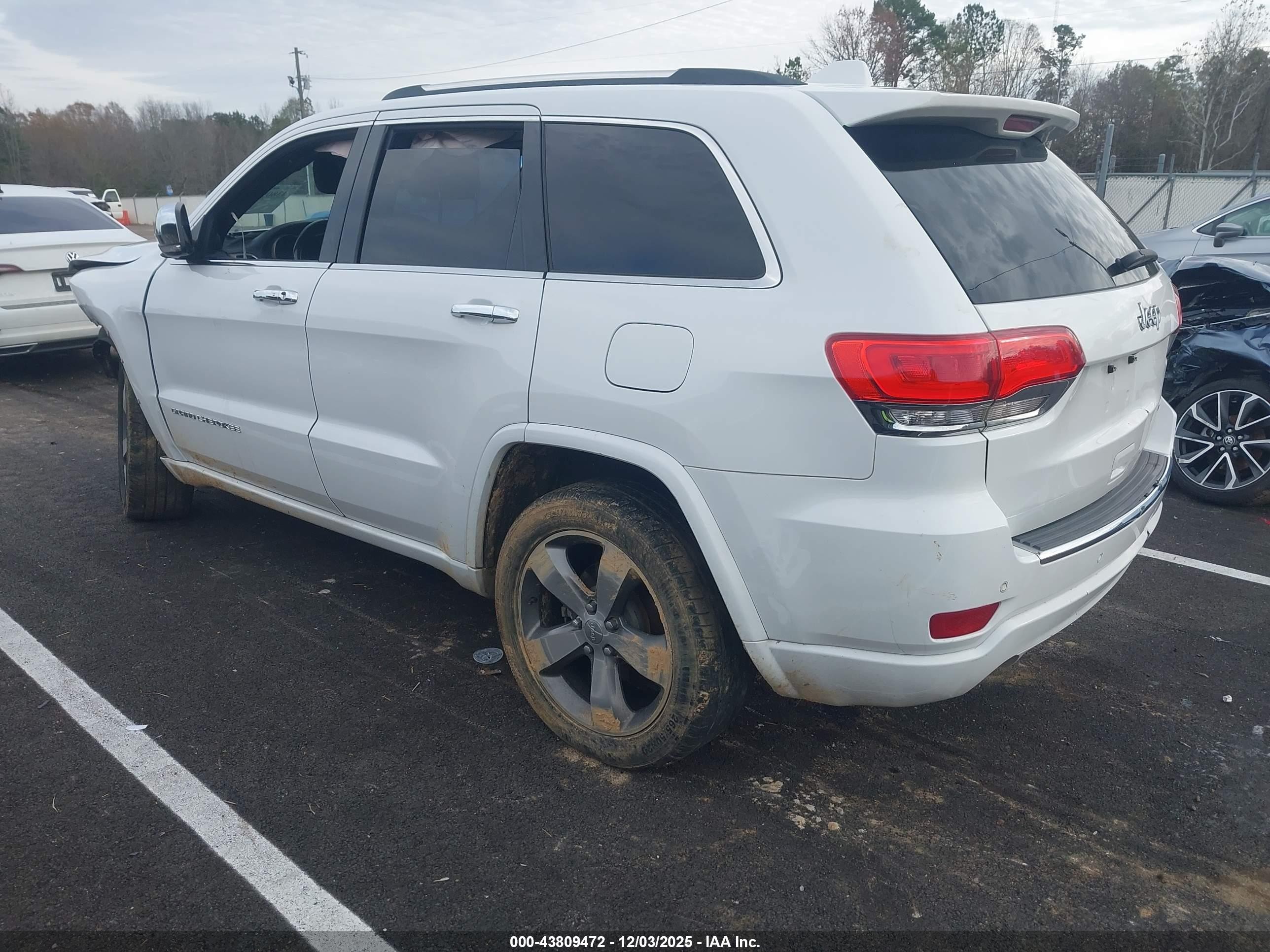 2015 Jeep Grand Cherokee Overland White vin: 1C4RJECG2FC872357