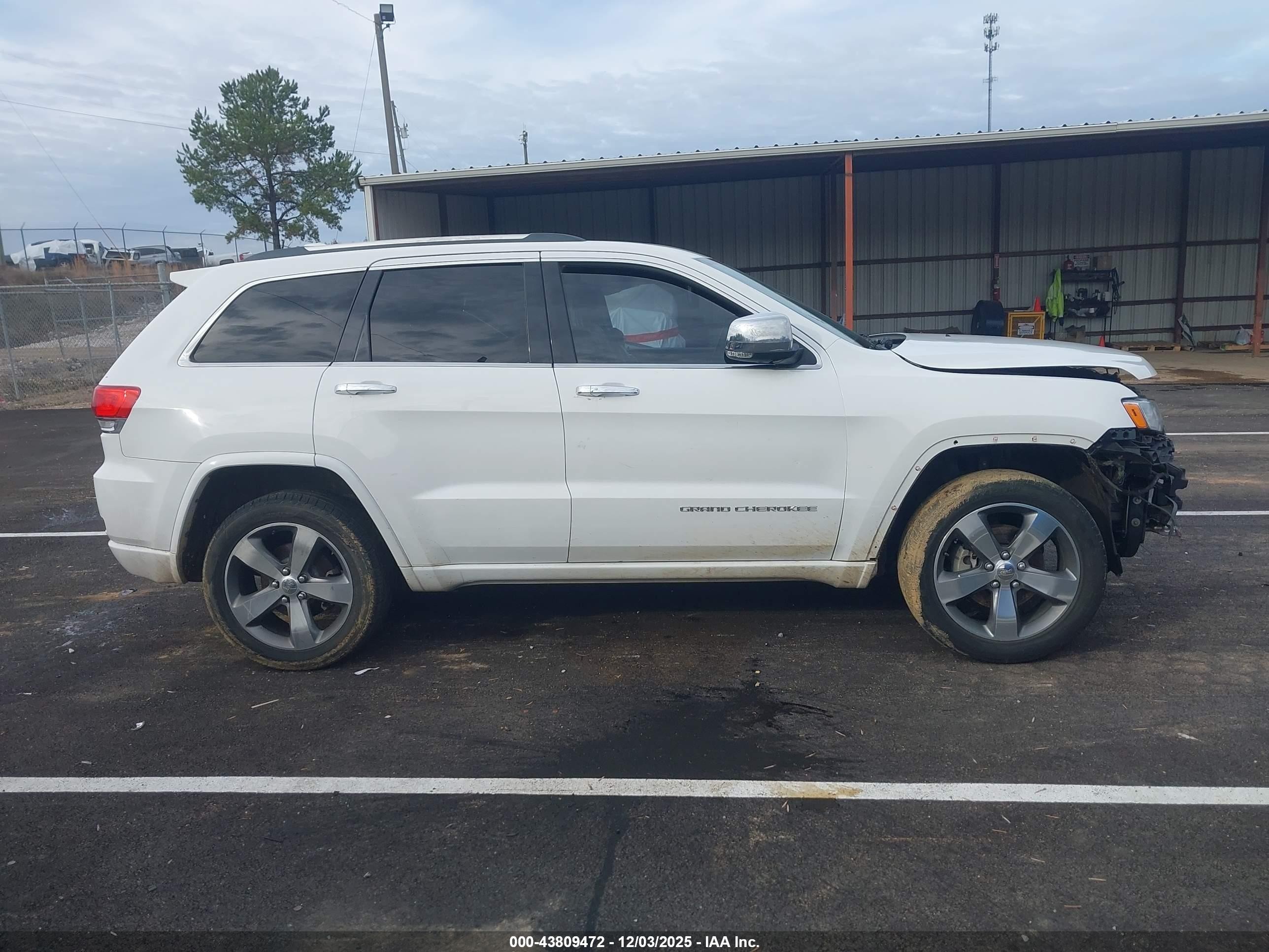 2015 Jeep Grand Cherokee Overland White vin: 1C4RJECG2FC872357