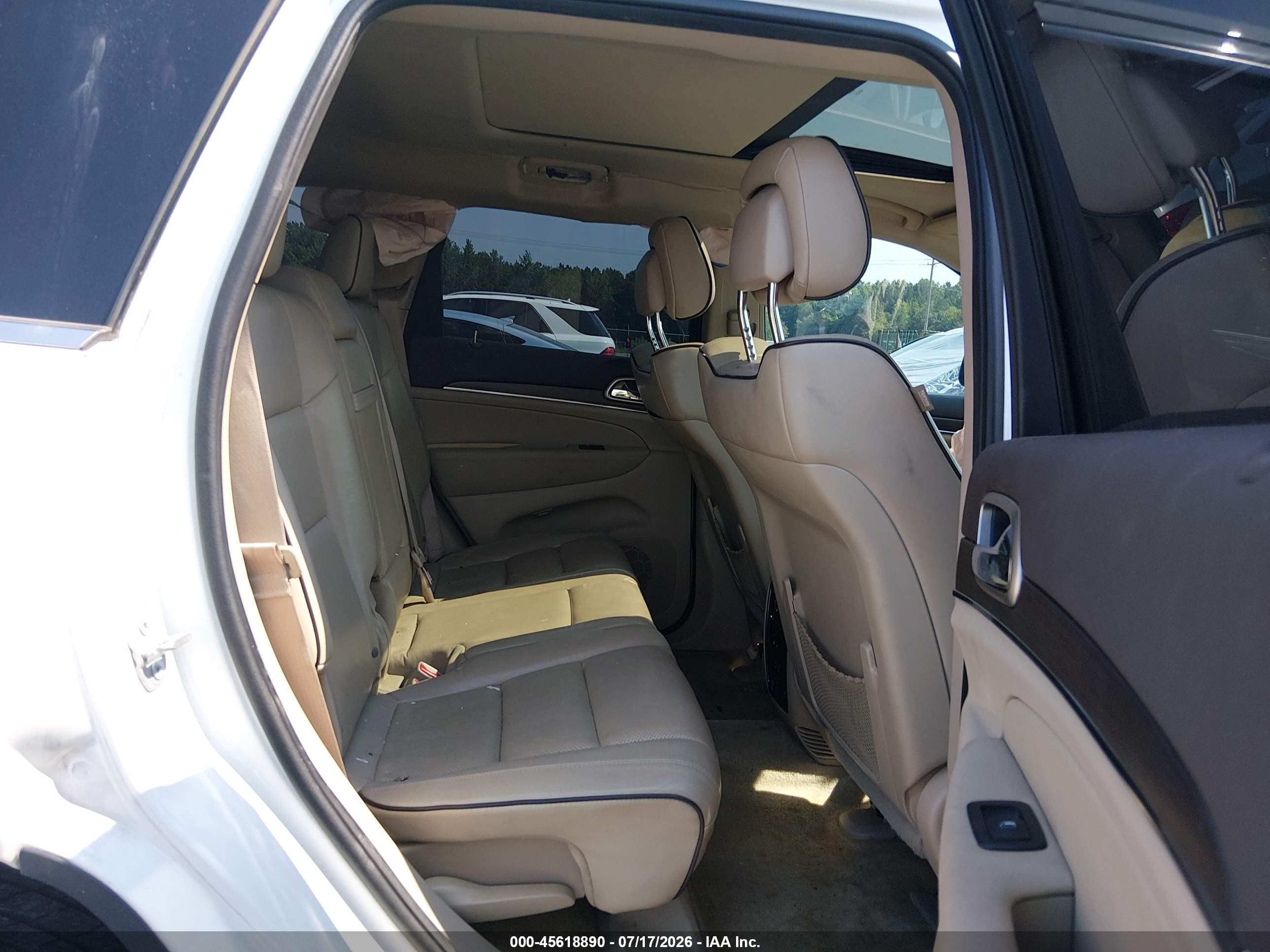 2015 Jeep Grand Cherokee Overland White vin: 1C4RJECG2FC883262