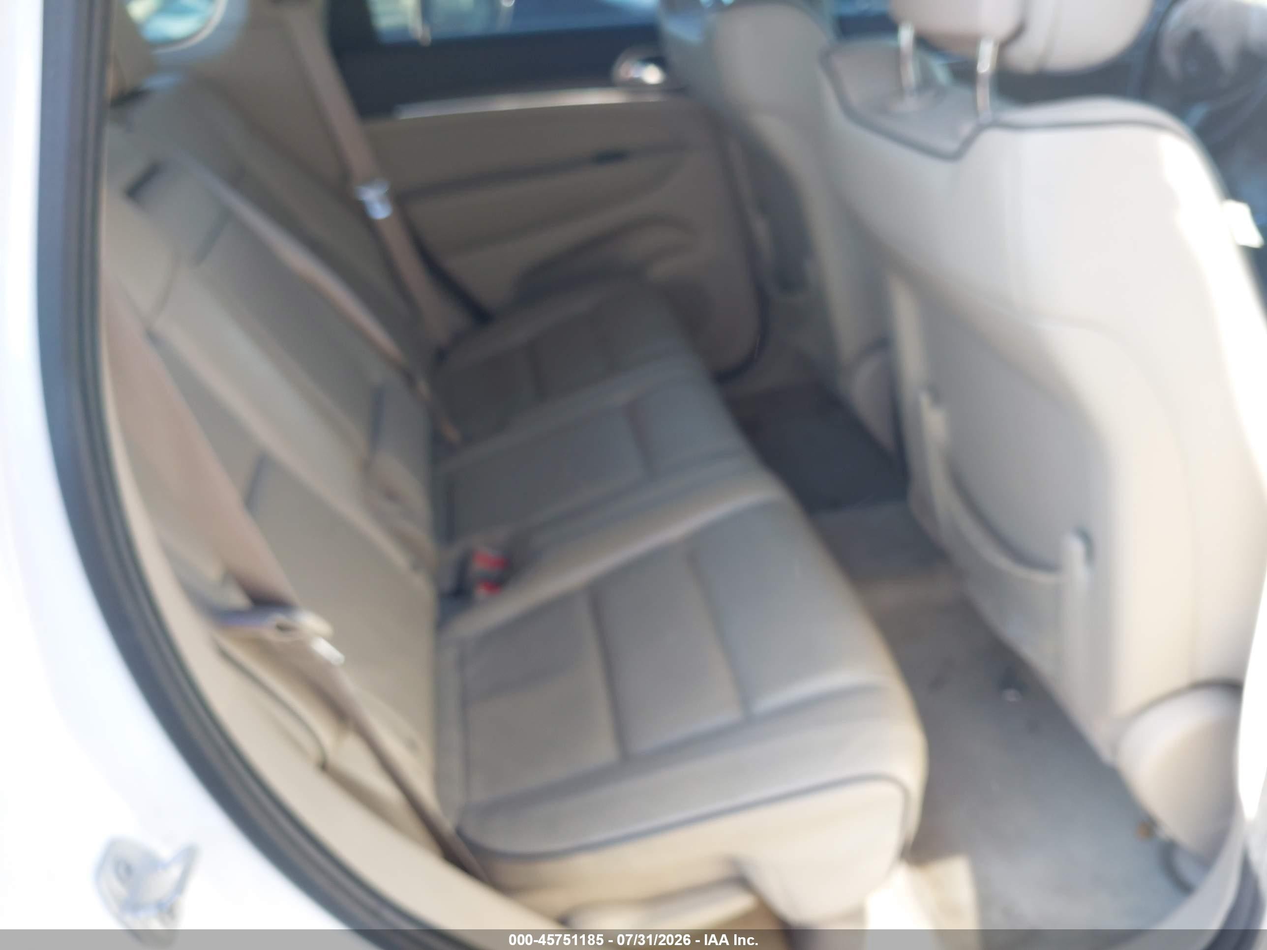 2015 Jeep Grand Cherokee Overland White vin: 1C4RJECG3FC798477