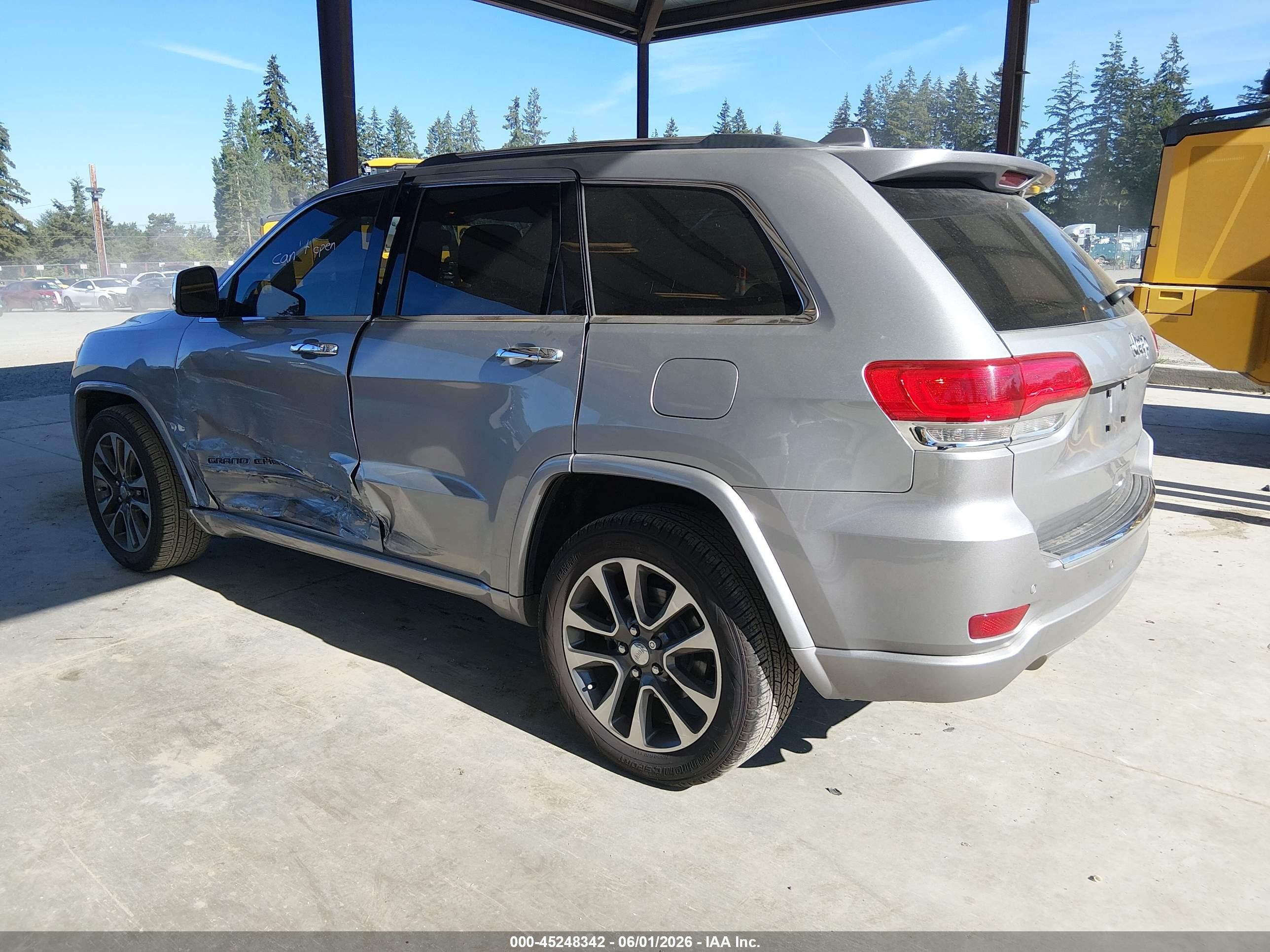 2017 Jeep Grand Cherokee Overland 4x2 Silver vin: 1C4RJECG3HC878199