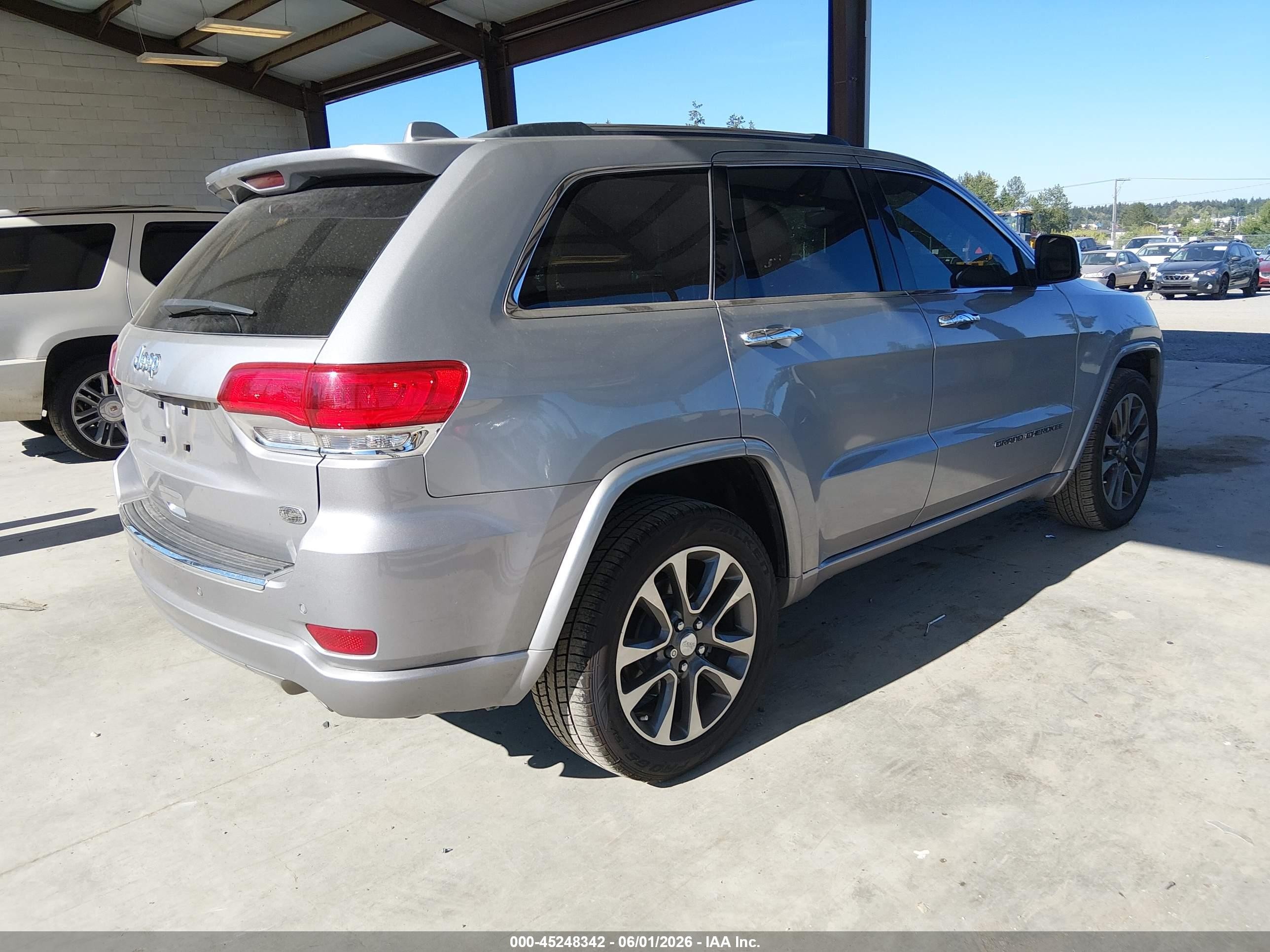 2017 Jeep Grand Cherokee Overland 4x2 Silver vin: 1C4RJECG3HC878199