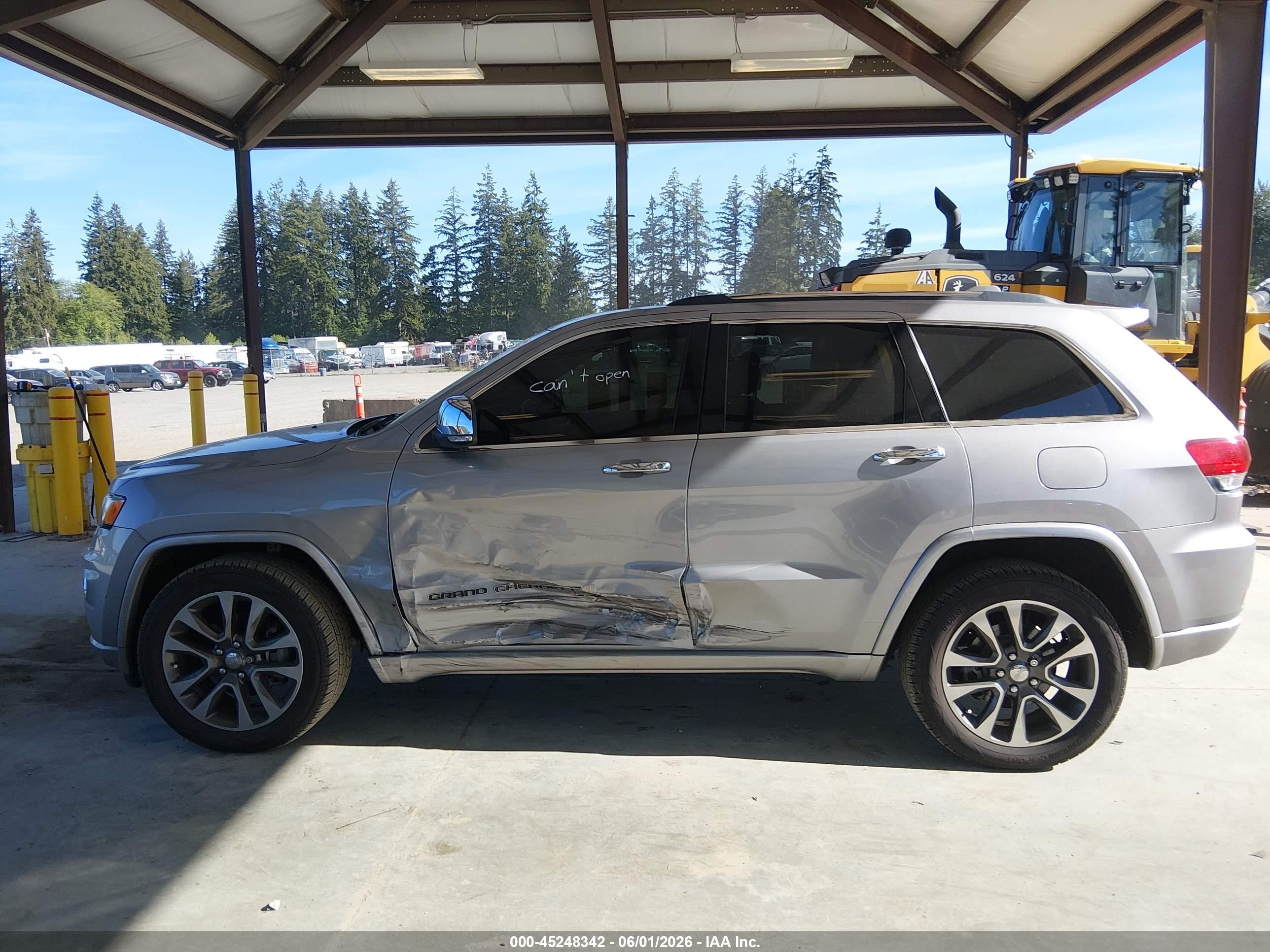 2017 Jeep Grand Cherokee Overland 4x2 Silver vin: 1C4RJECG3HC878199