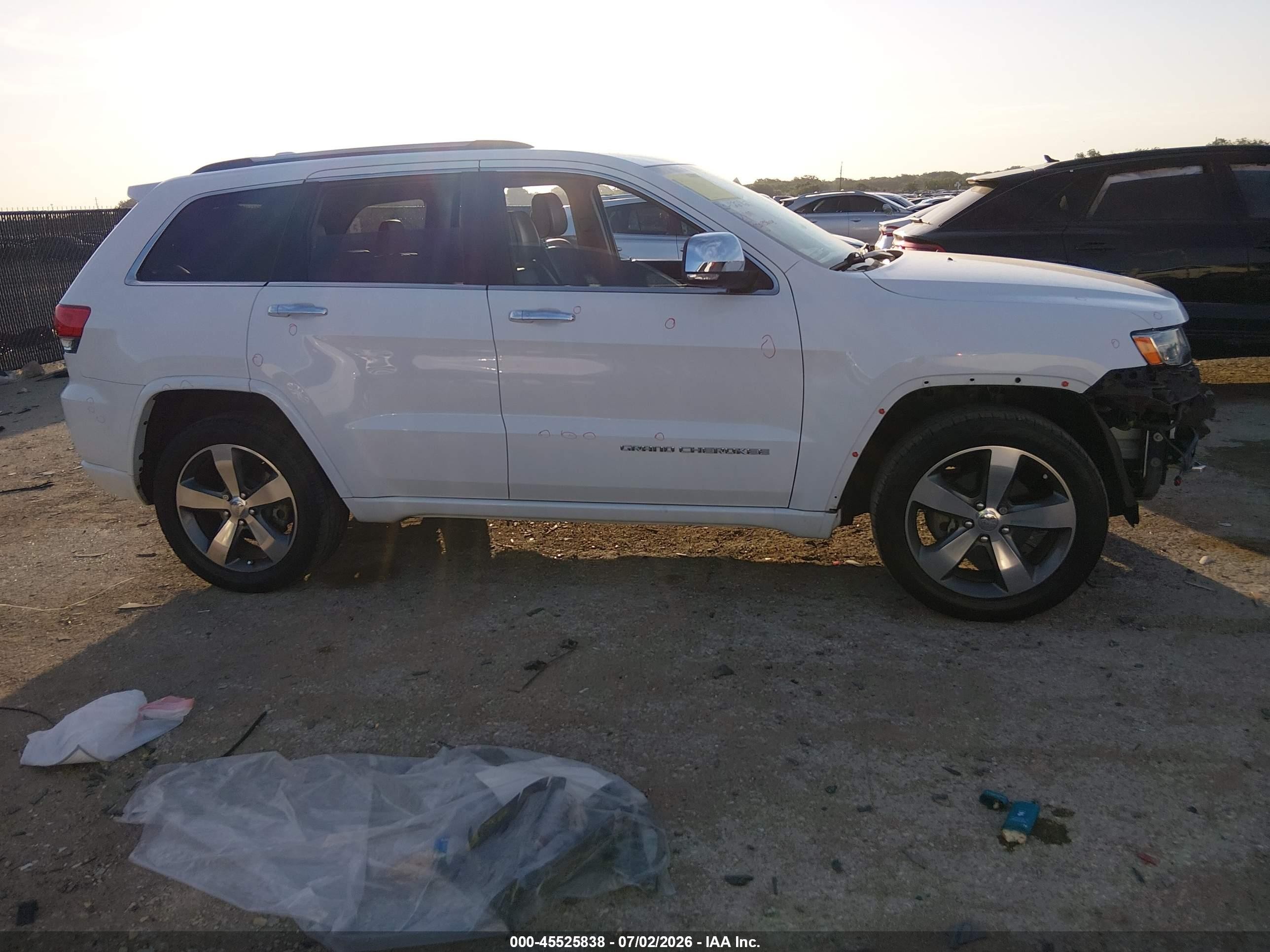 2014 Jeep Grand Cherokee Overland White vin: 1C4RJECG4EC380217