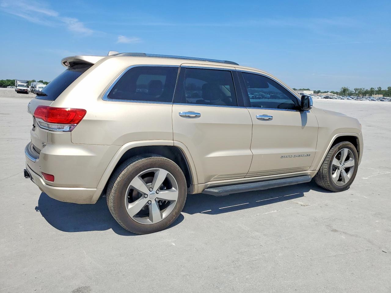 2015 Jeep Grand Cherokee Overland Beige vin: 1C4RJECG4FC187499