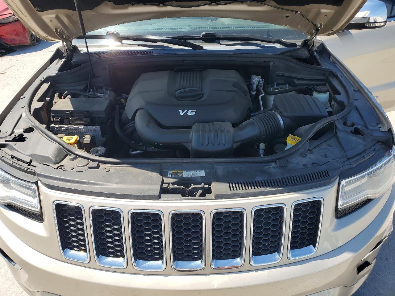 2015 Jeep Grand Cherokee Overland Beige vin: 1C4RJECG4FC187499