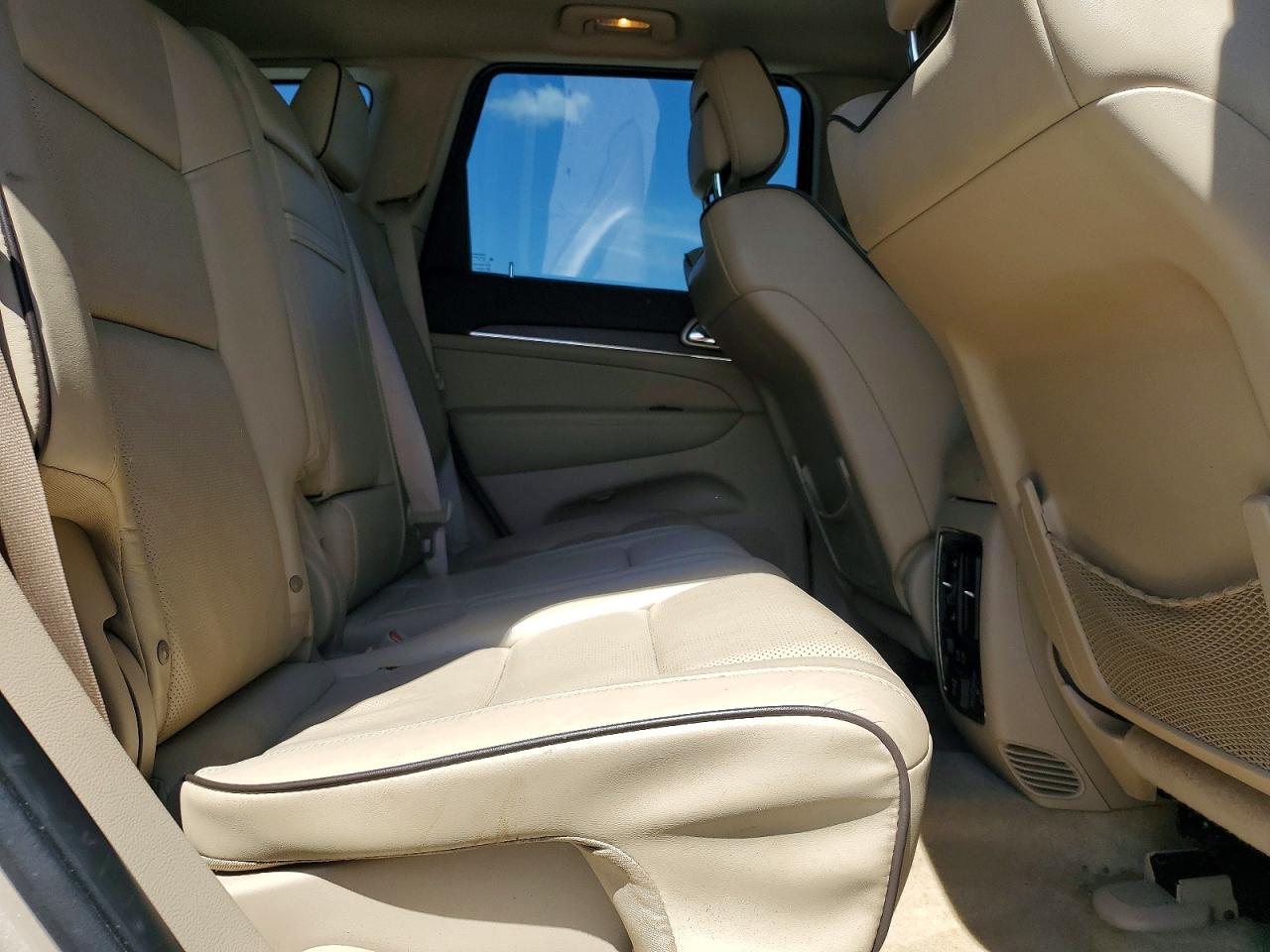2015 Jeep Grand Cherokee Overland Beige vin: 1C4RJECG4FC187499