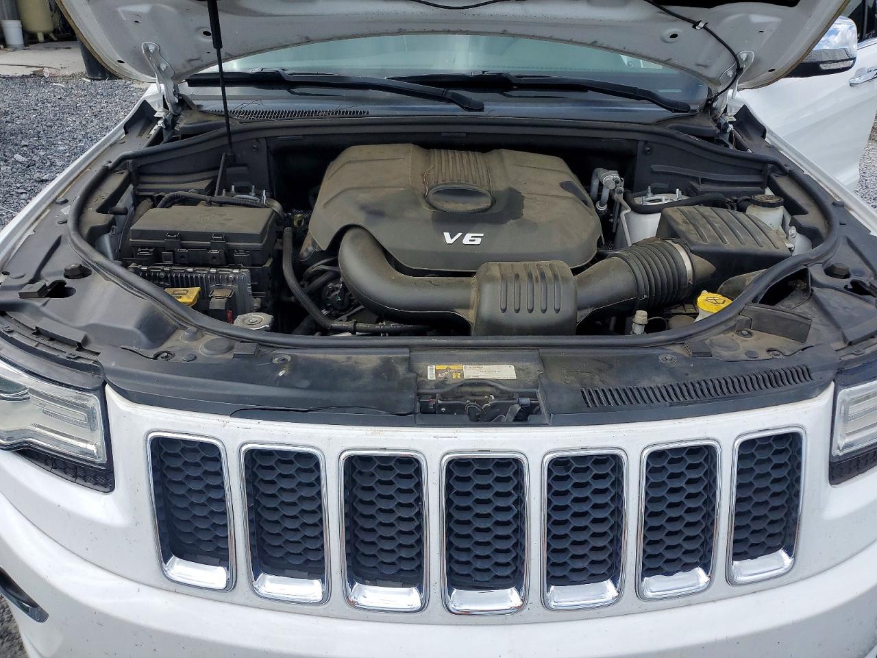 2015 Jeep Grand Cherokee Overland White vin: 1C4RJECG4FC744458