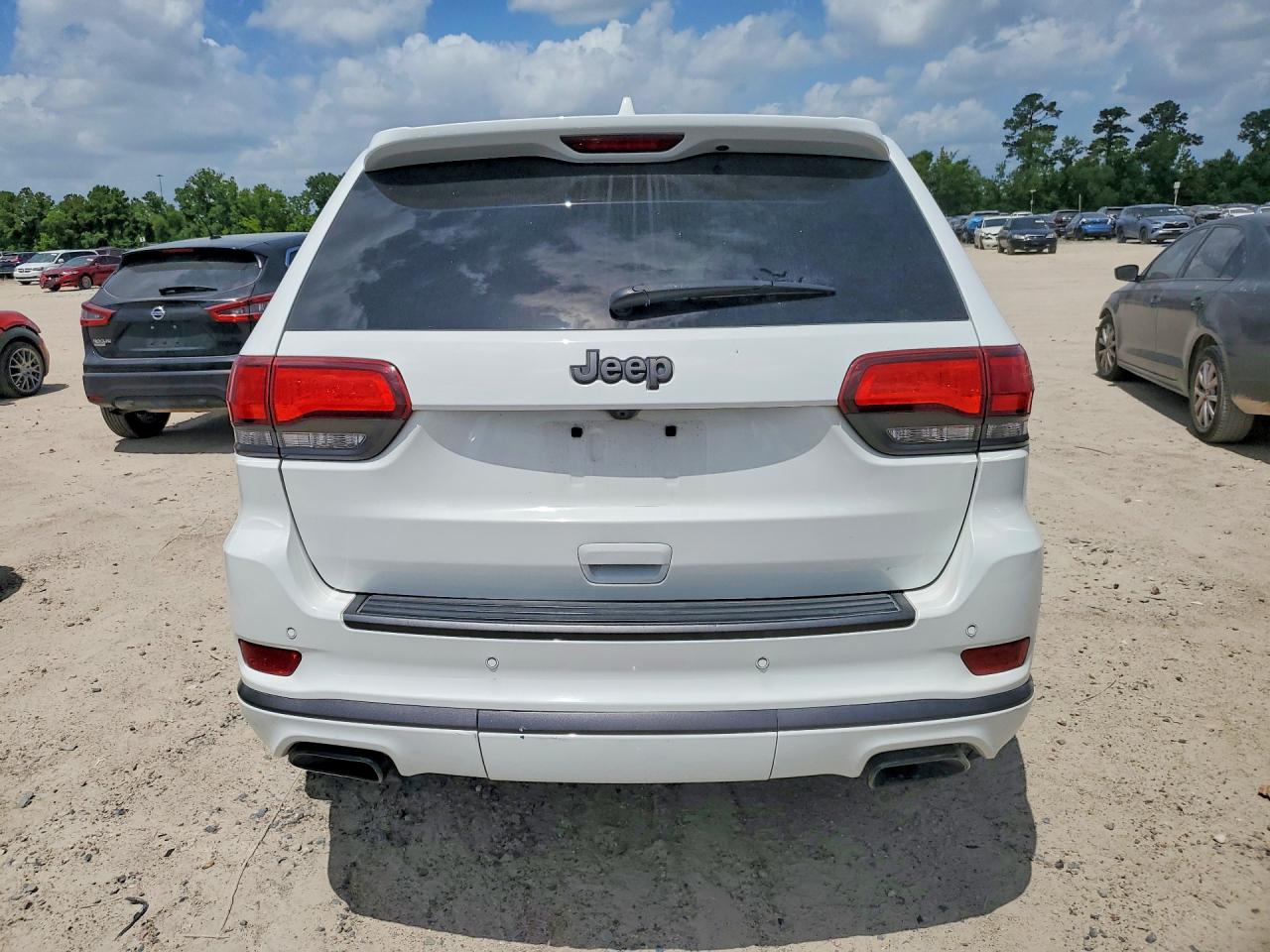 2019 Jeep Grand Cherokee Overland White vin: 1C4RJECG4KC662501
