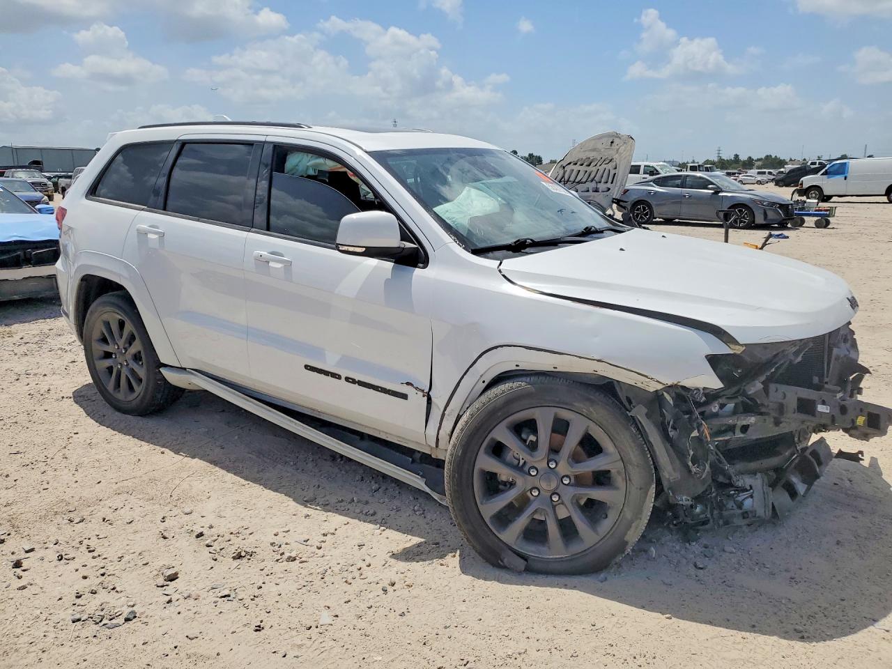 2019 Jeep Grand Cherokee Overland White vin: 1C4RJECG4KC662501