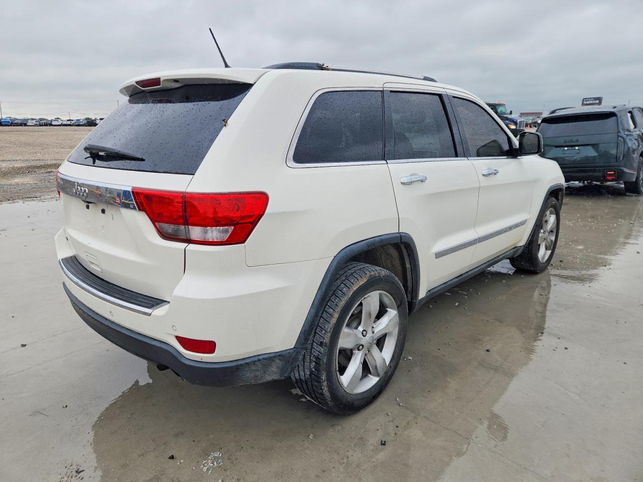 2012 Jeep Grand Cherokee Overland White vin: 1C4RJECG6CC251456