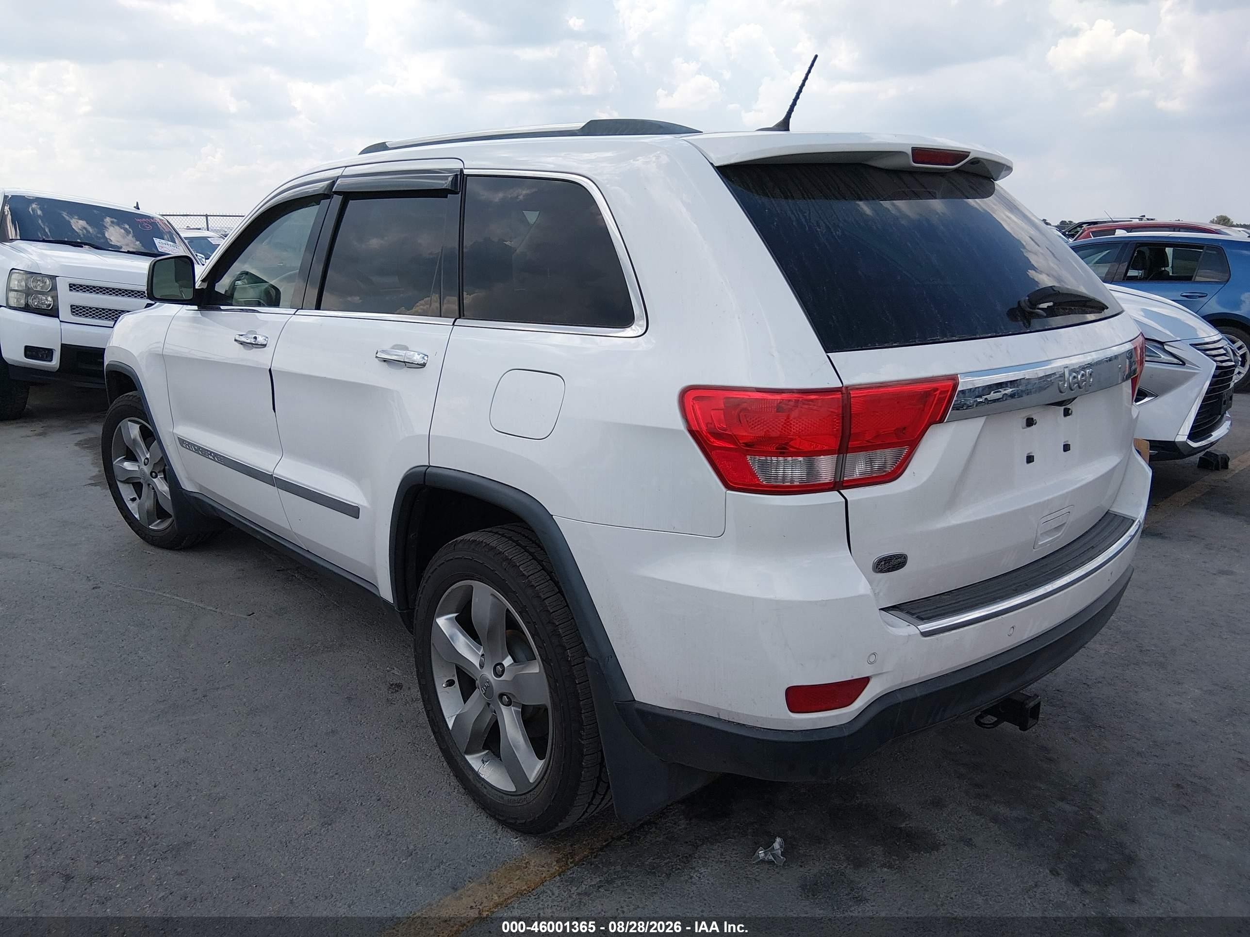 2013 Jeep Grand Cherokee Overland White vin: 1C4RJECG7DC582662
