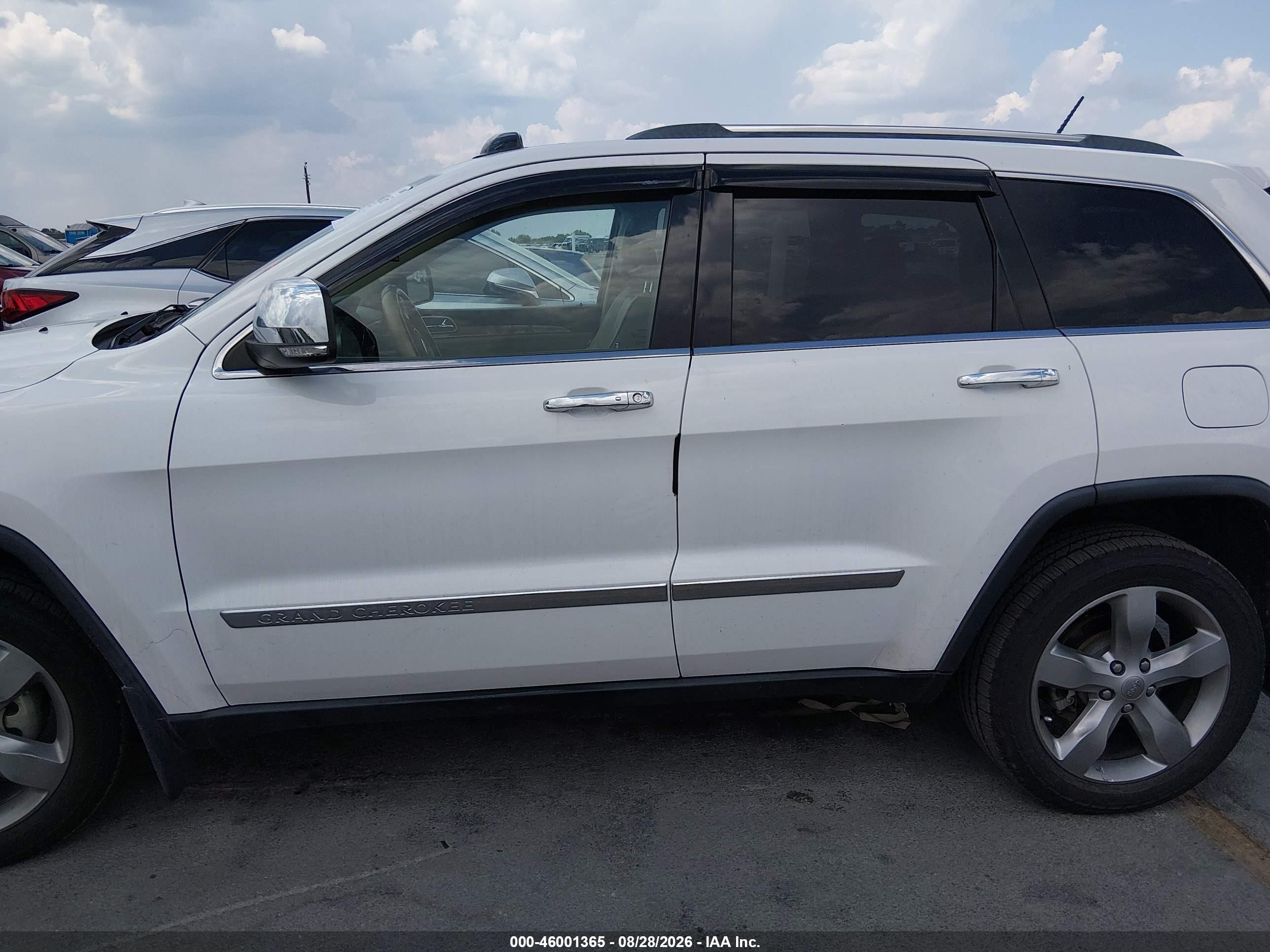 2013 Jeep Grand Cherokee Overland White vin: 1C4RJECG7DC582662