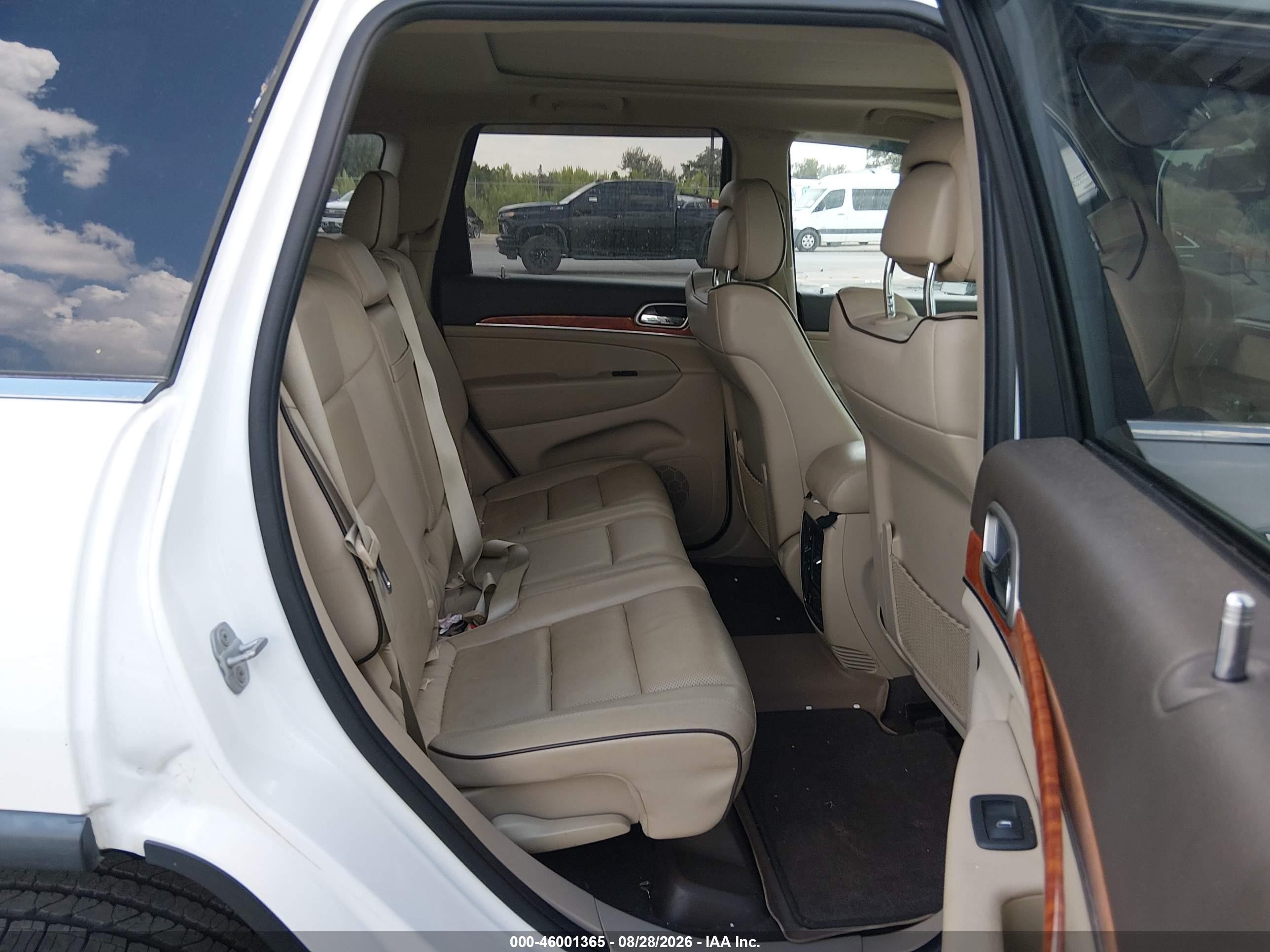 2013 Jeep Grand Cherokee Overland White vin: 1C4RJECG7DC582662