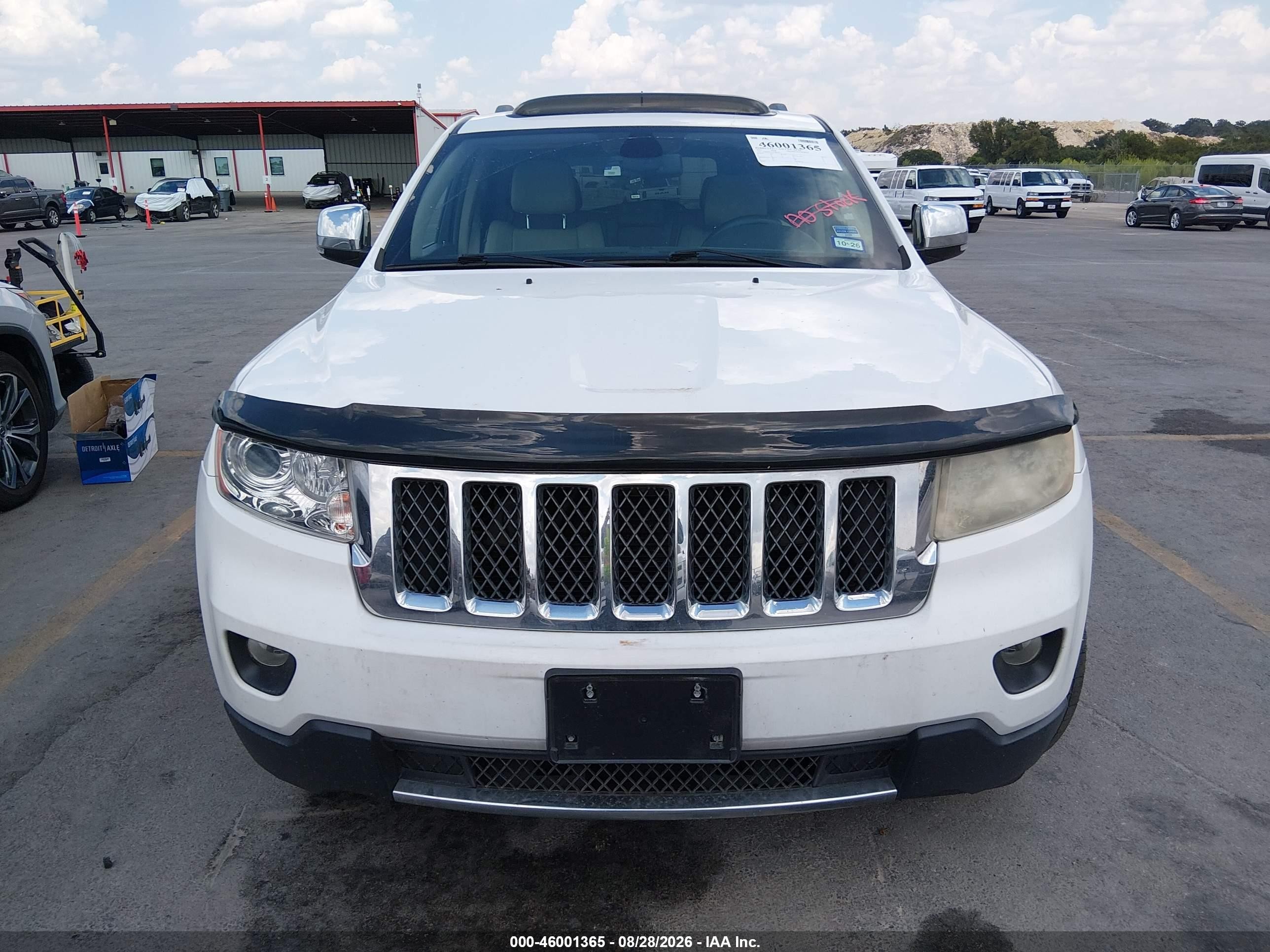 2013 Jeep Grand Cherokee Overland White vin: 1C4RJECG7DC582662
