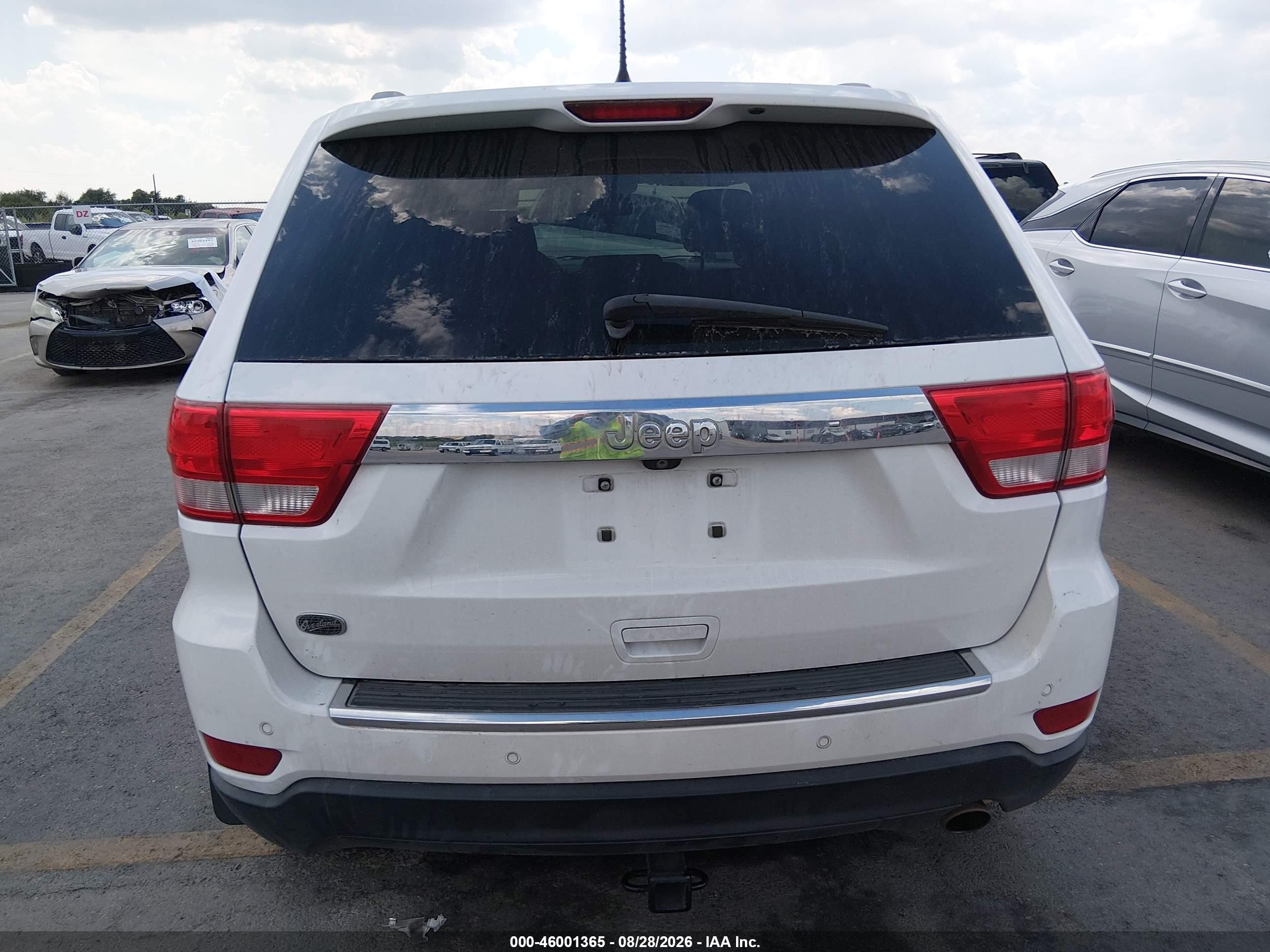 2013 Jeep Grand Cherokee Overland White vin: 1C4RJECG7DC582662