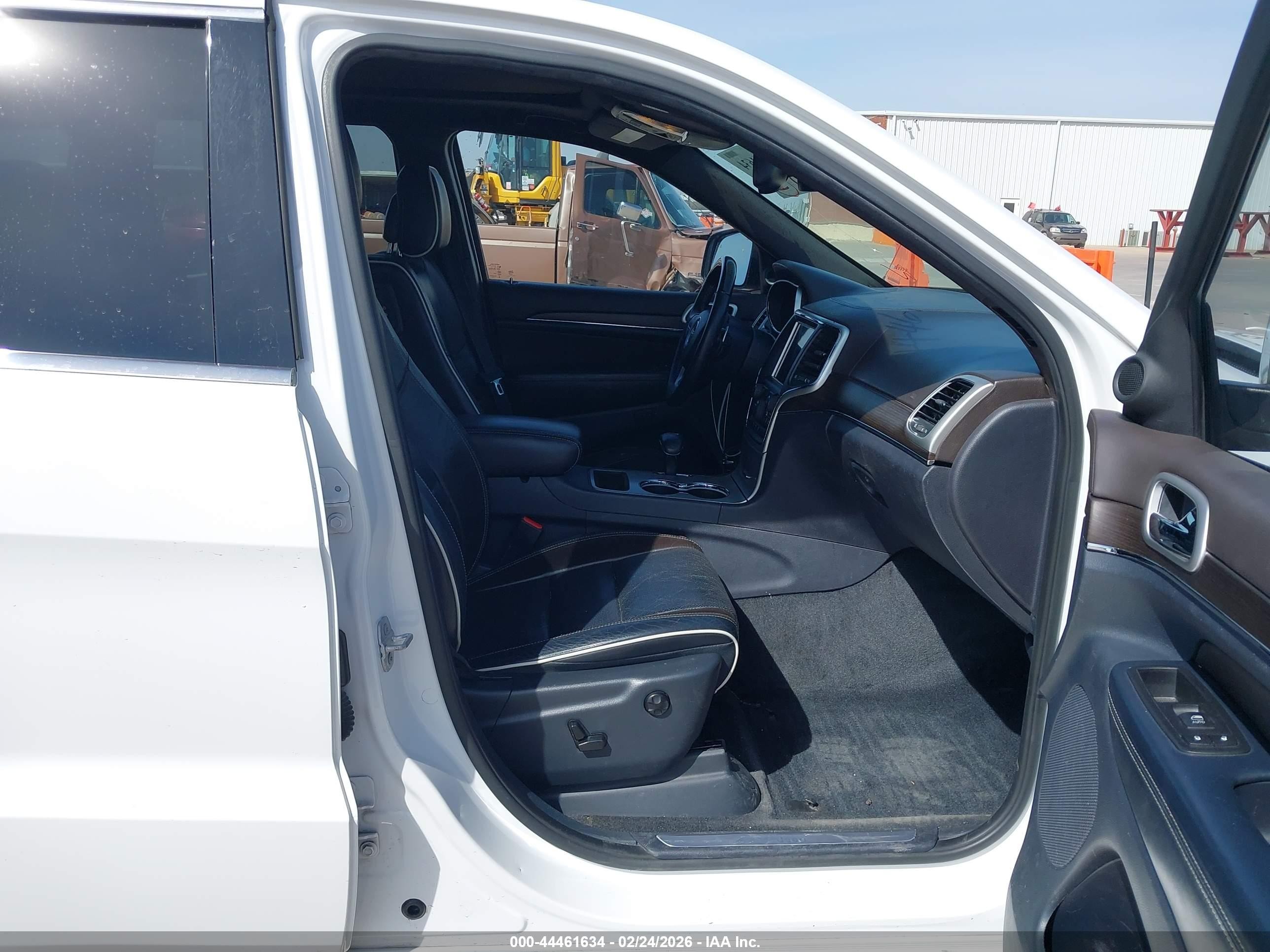 2015 Jeep Grand Cherokee Overland White vin: 1C4RJECG7FC125594