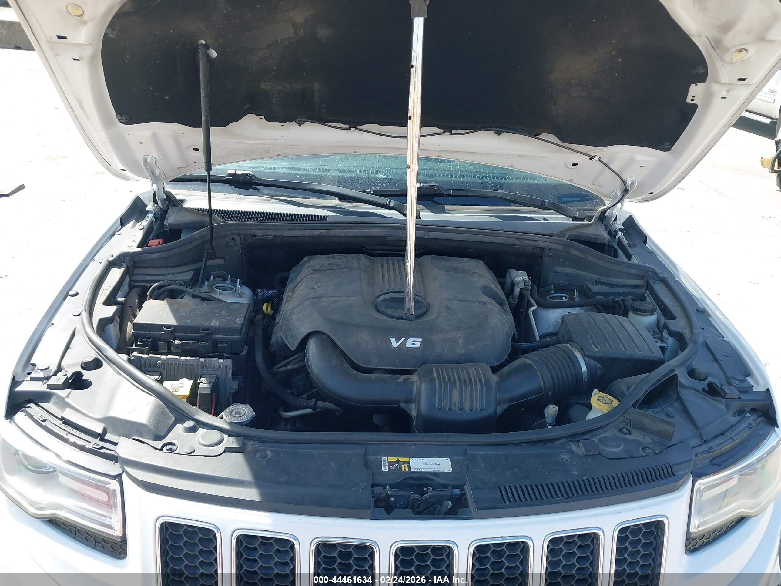 2015 Jeep Grand Cherokee Overland White vin: 1C4RJECG7FC125594