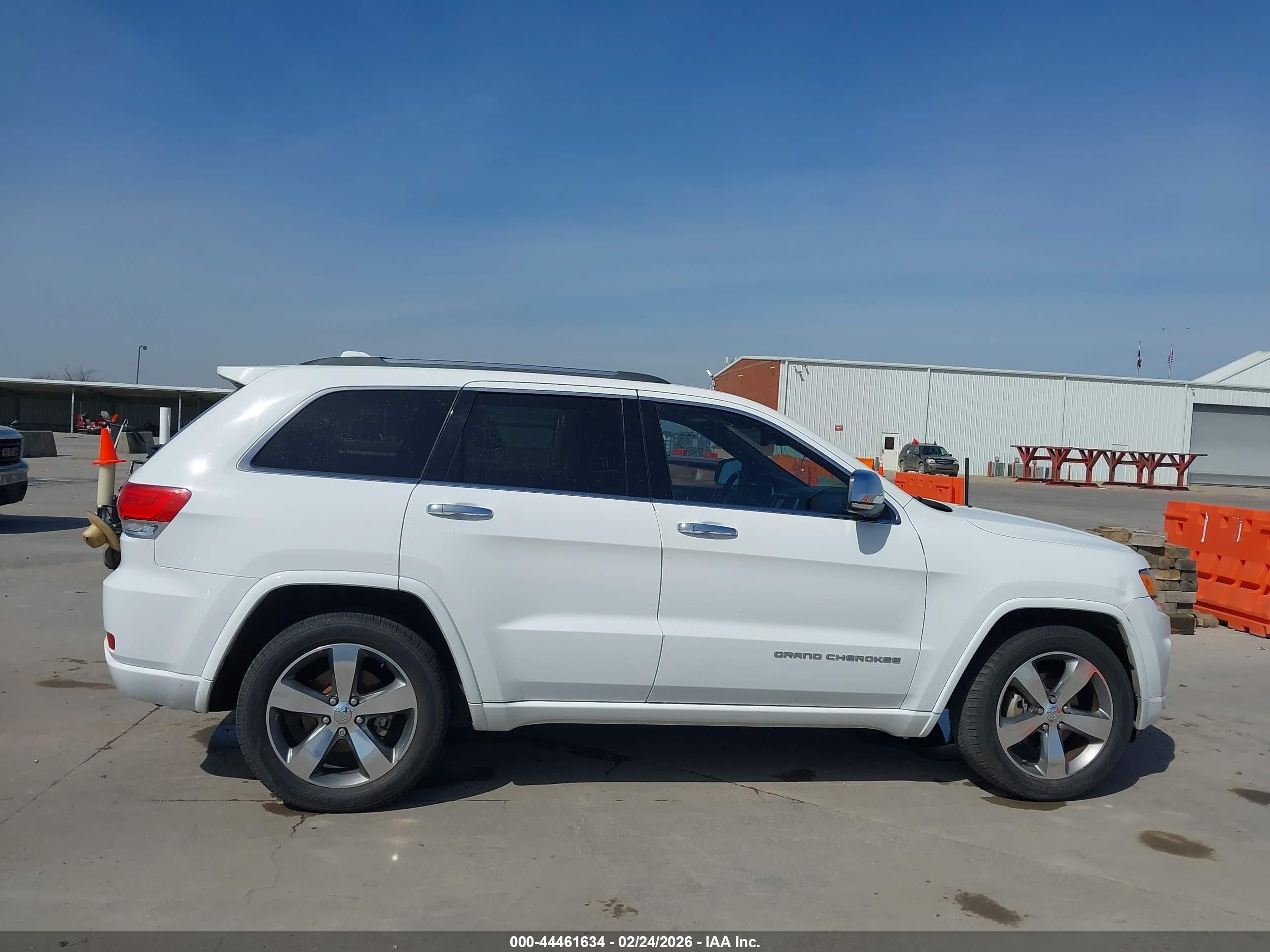 2015 Jeep Grand Cherokee Overland White vin: 1C4RJECG7FC125594