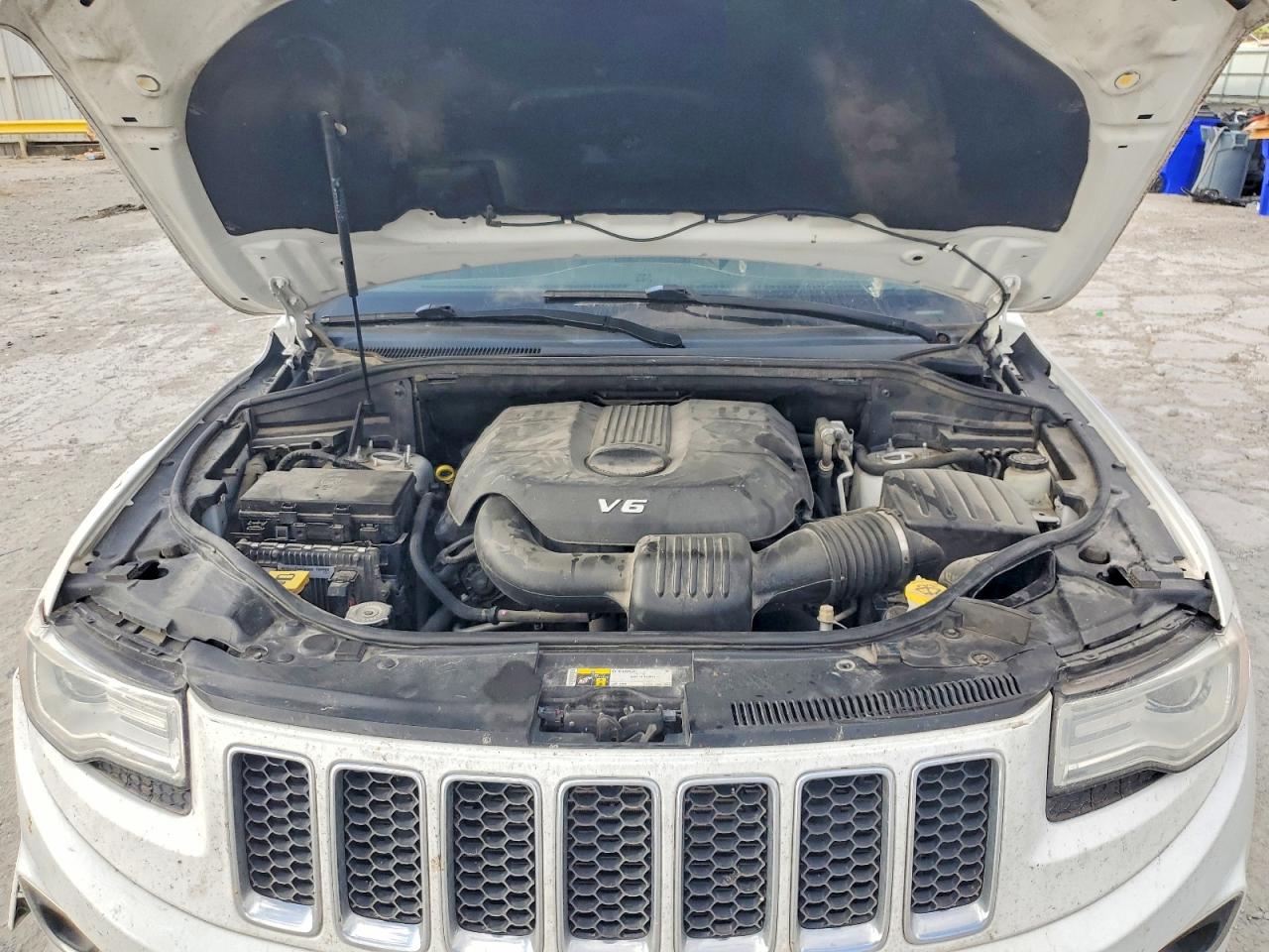 2015 Jeep Grand Cherokee Overland White vin: 1C4RJECG7FC686295