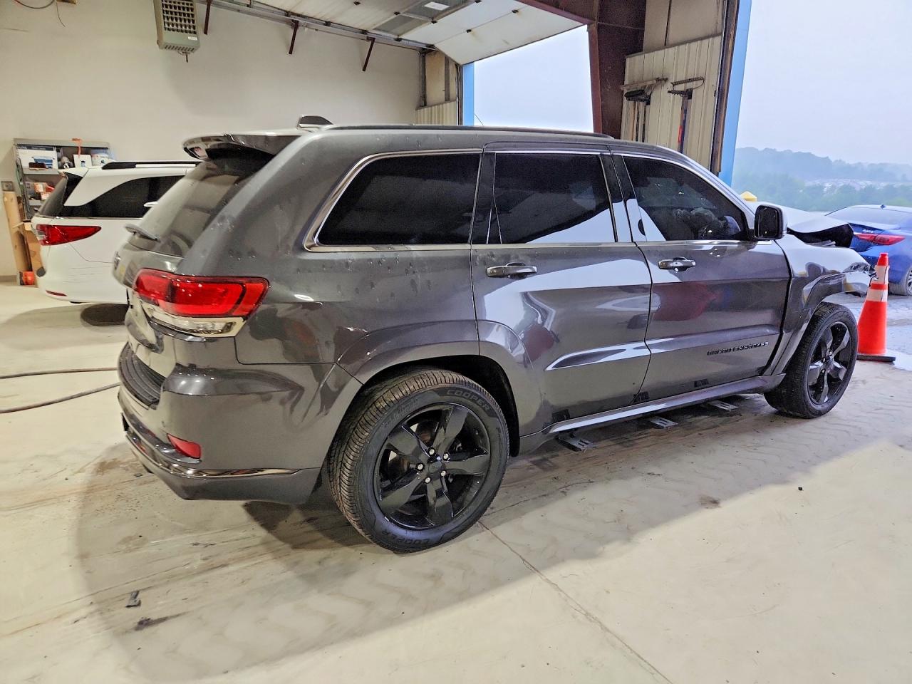 2015 Jeep Grand Cherokee Overland Gray vin: 1C4RJECG9FC218908