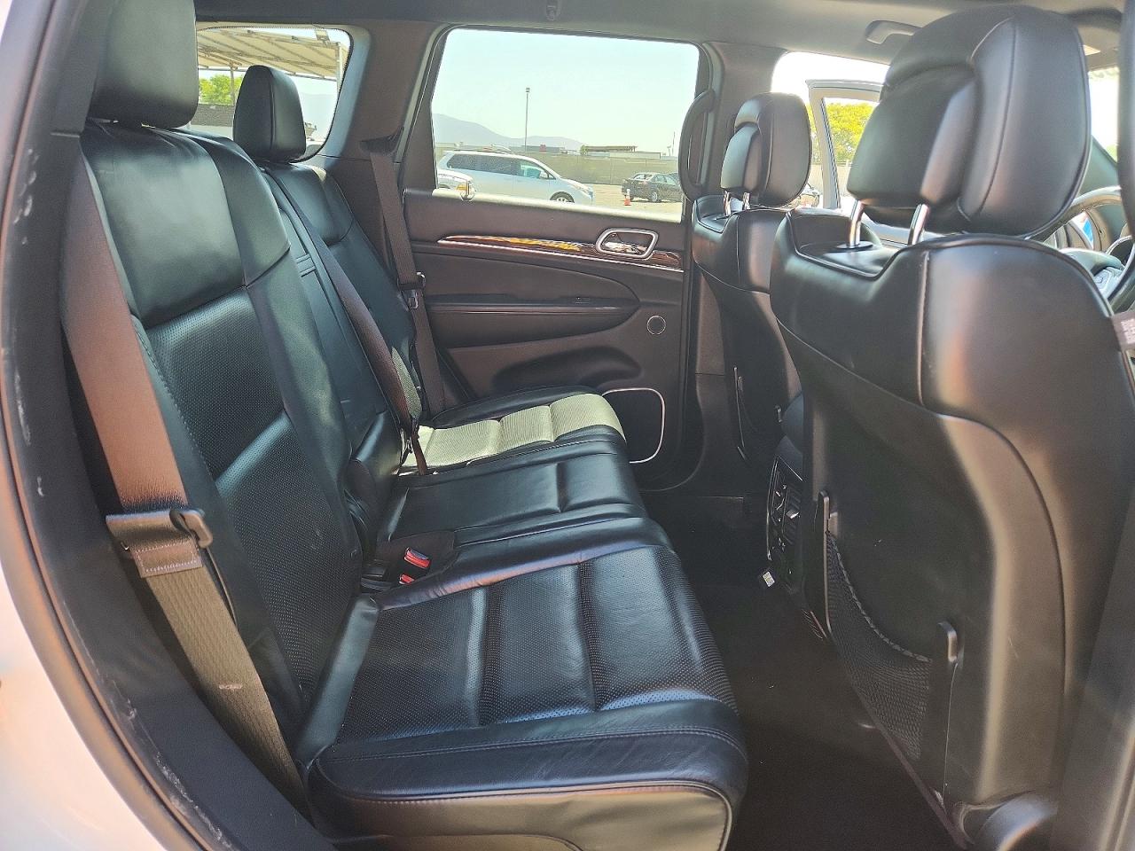 2016 Jeep Grand Cherokee Overland White vin: 1C4RJECG9GC473172
