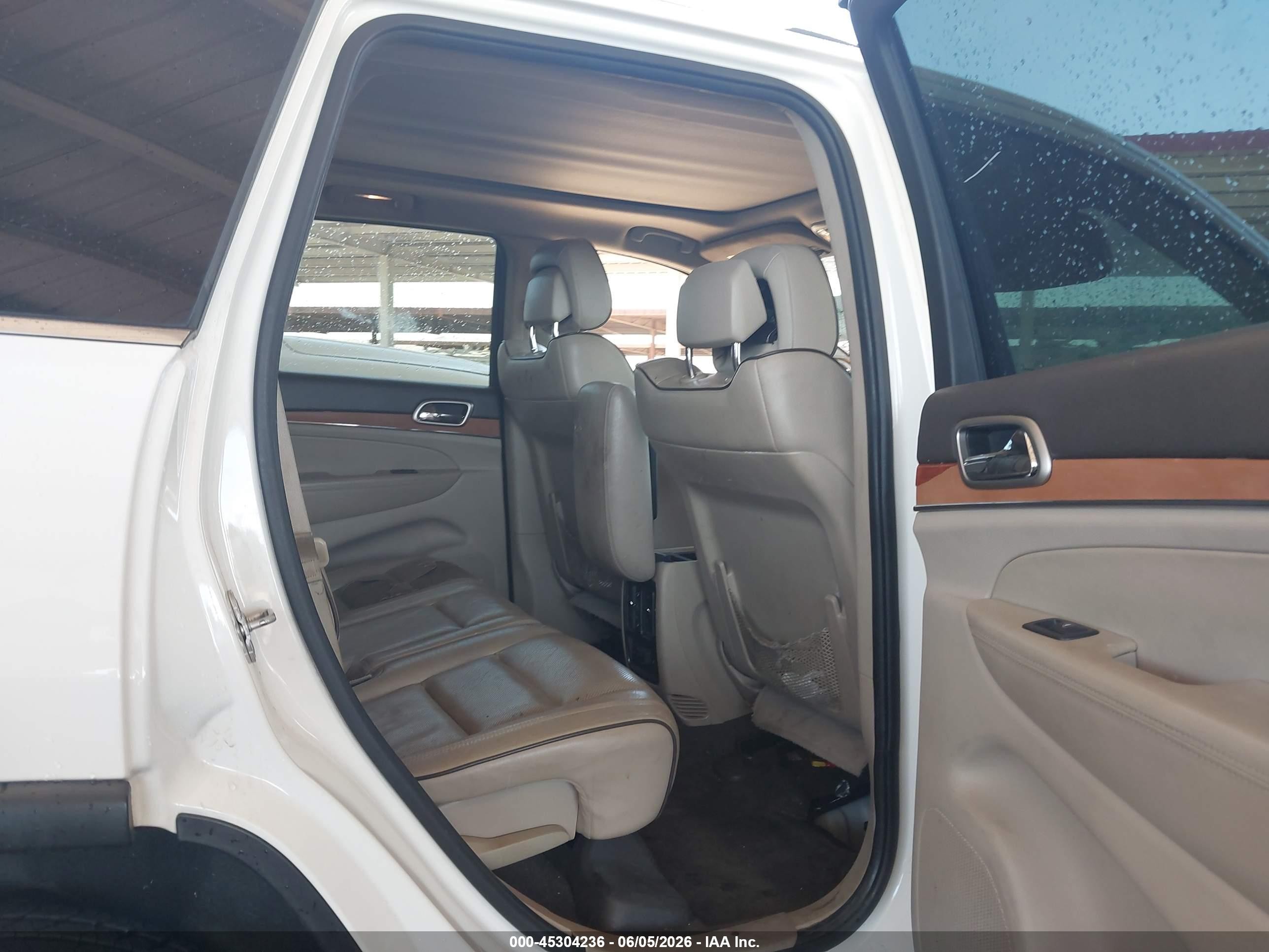 2012 Jeep Grand Cherokee Overland White vin: 1C4RJECGXCC116268