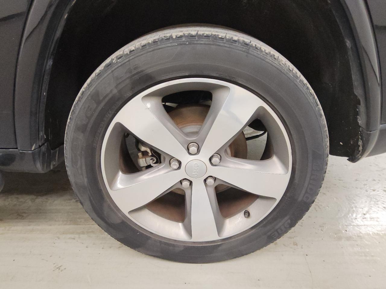 2015 Jeep Grand Cherokee Overland Black vin: 1C4RJECGXFC920333 Damage: Left Rear Tire, Worn, Replacement Required