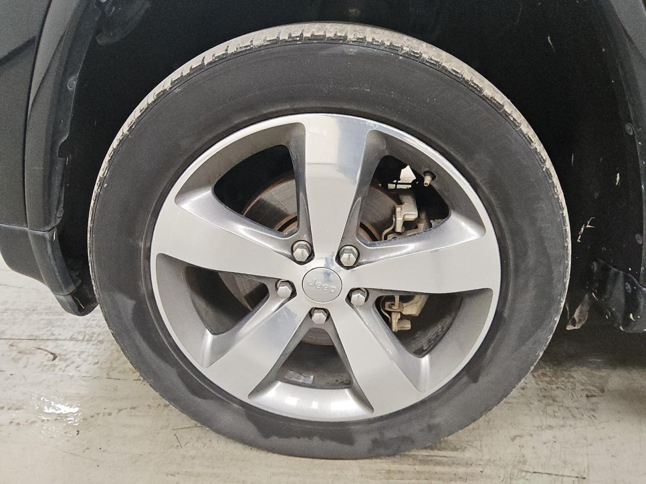 2015 Jeep Grand Cherokee Overland Black vin: 1C4RJECGXFC920333 Damage: Left Front Tire, Worn, Replacement Required