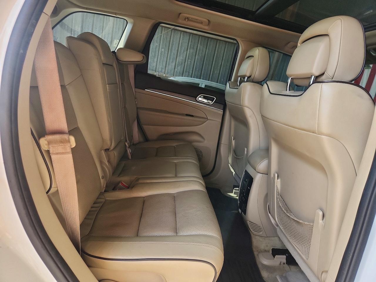 2015 Jeep Grand Cherokee Overland White vin: 1C4RJECM0FC689254