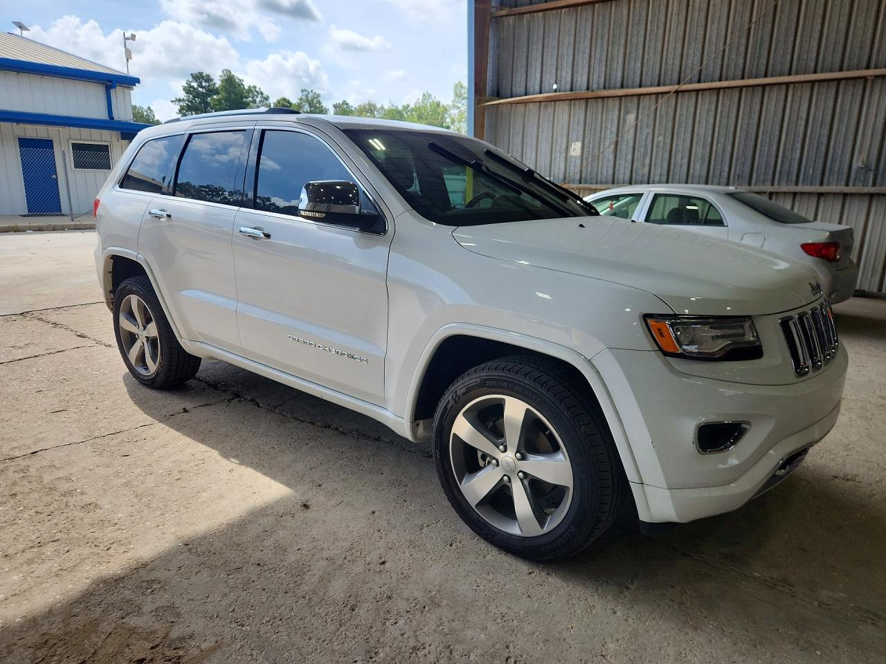 2015 Jeep Grand Cherokee Overland White vin: 1C4RJECM0FC689254