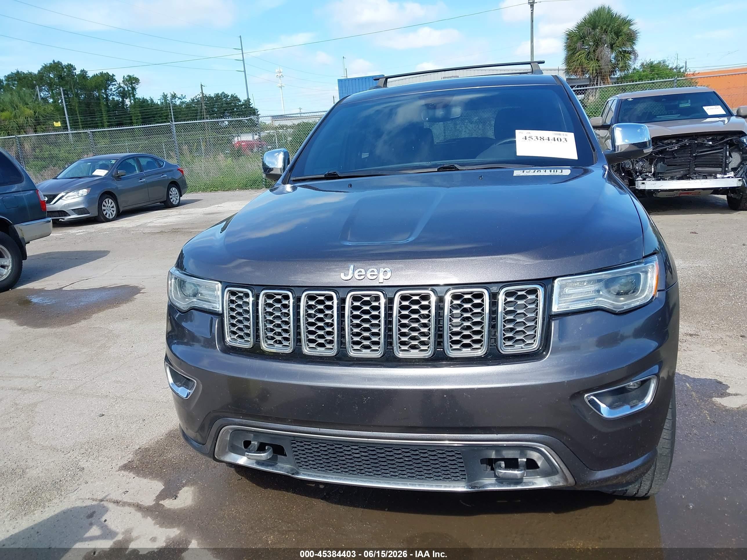 2018 Jeep Grand Cherokee Overland 4x2 Gray vin: 1C4RJECM4JC428704