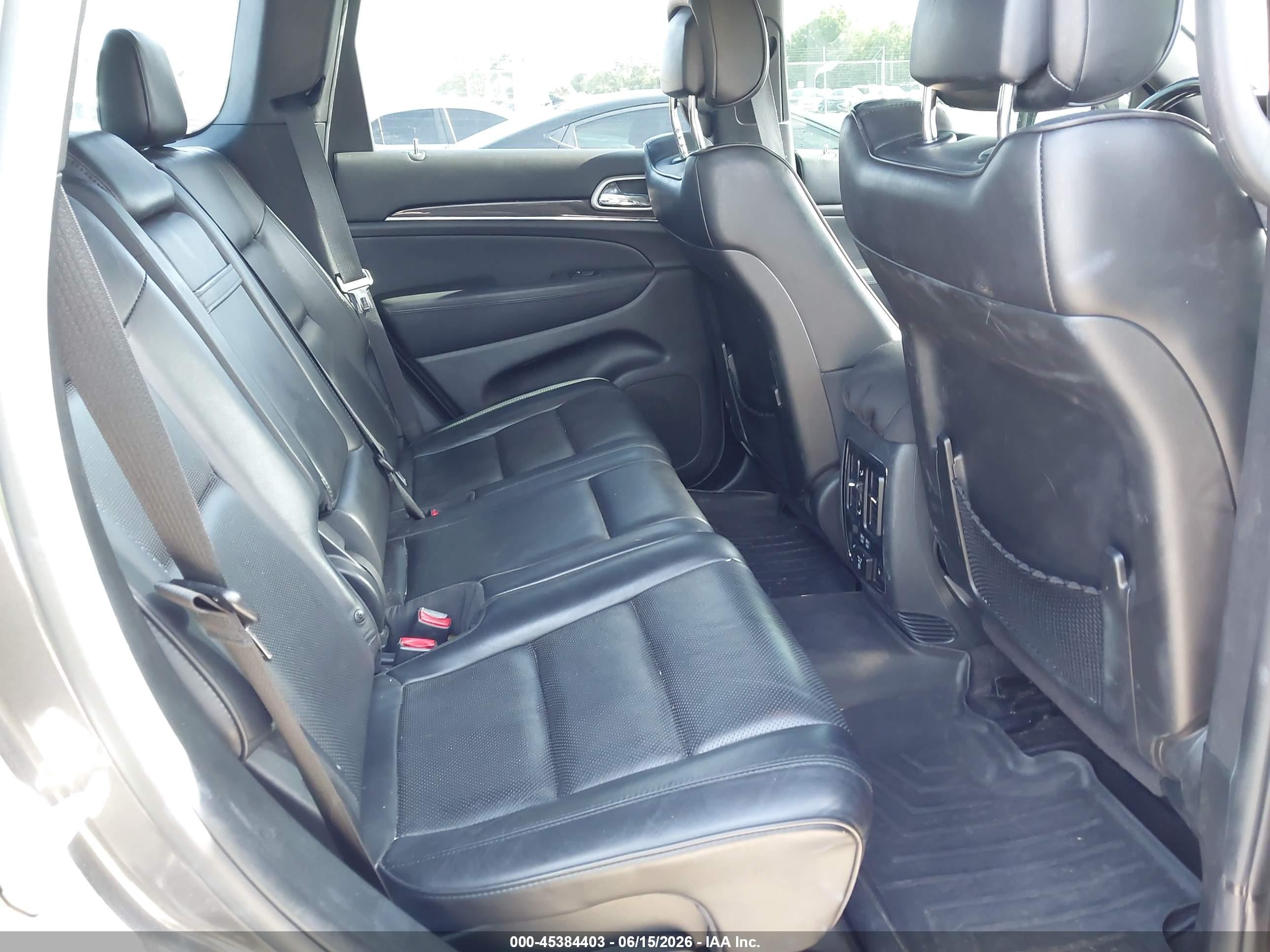 2018 Jeep Grand Cherokee Overland 4x2 Gray vin: 1C4RJECM4JC428704