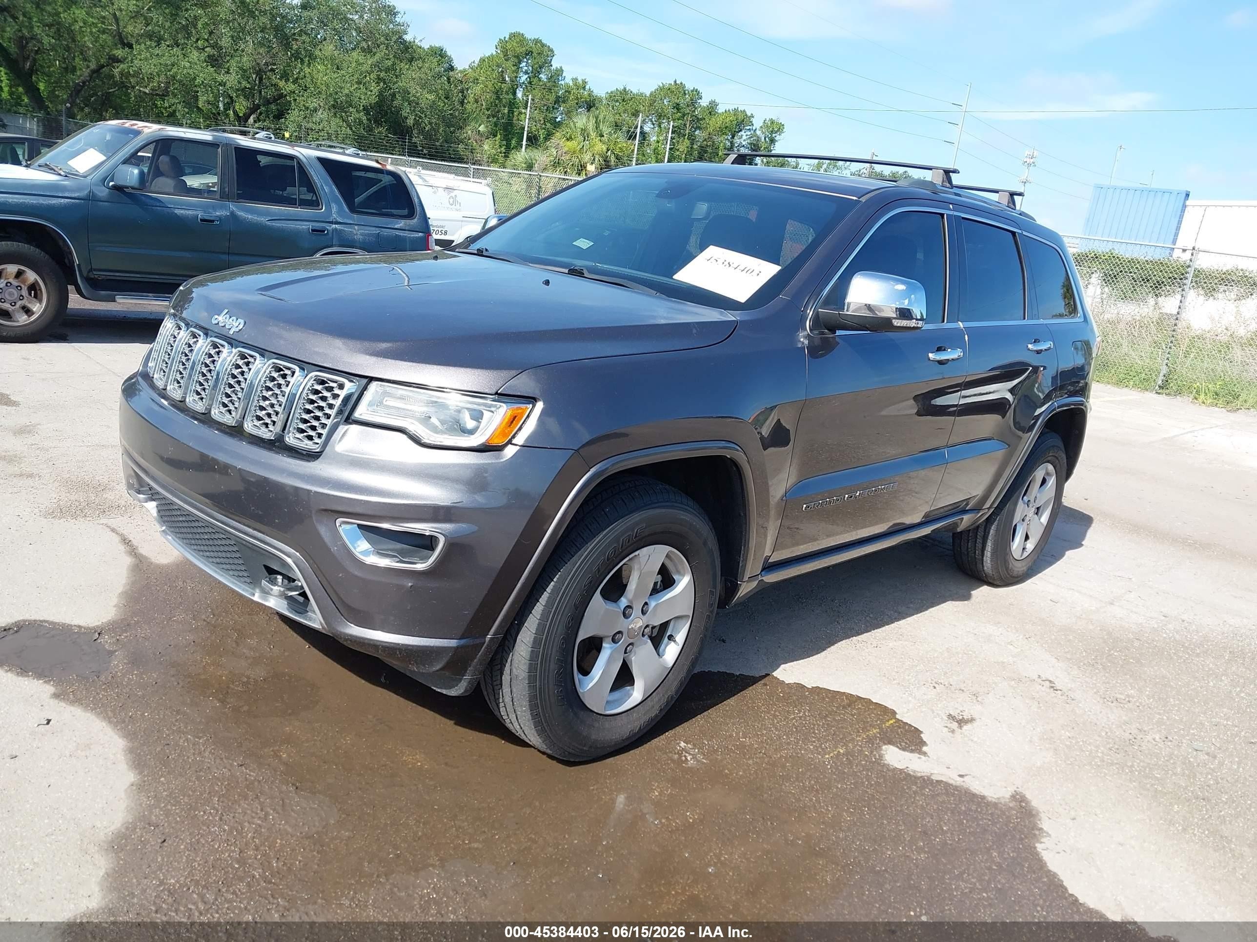 2018 Jeep Grand Cherokee Overland 4x2 Gray vin: 1C4RJECM4JC428704