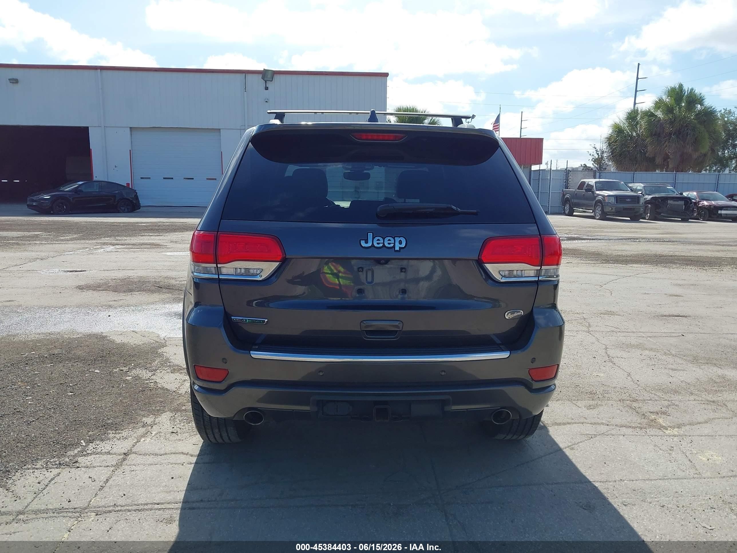 2018 Jeep Grand Cherokee Overland 4x2 Gray vin: 1C4RJECM4JC428704