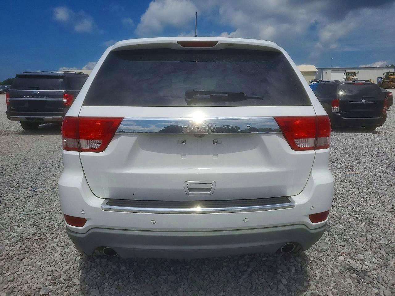 2013 Jeep Grand Cherokee Overland White vin: 1C4RJECT0DC596853