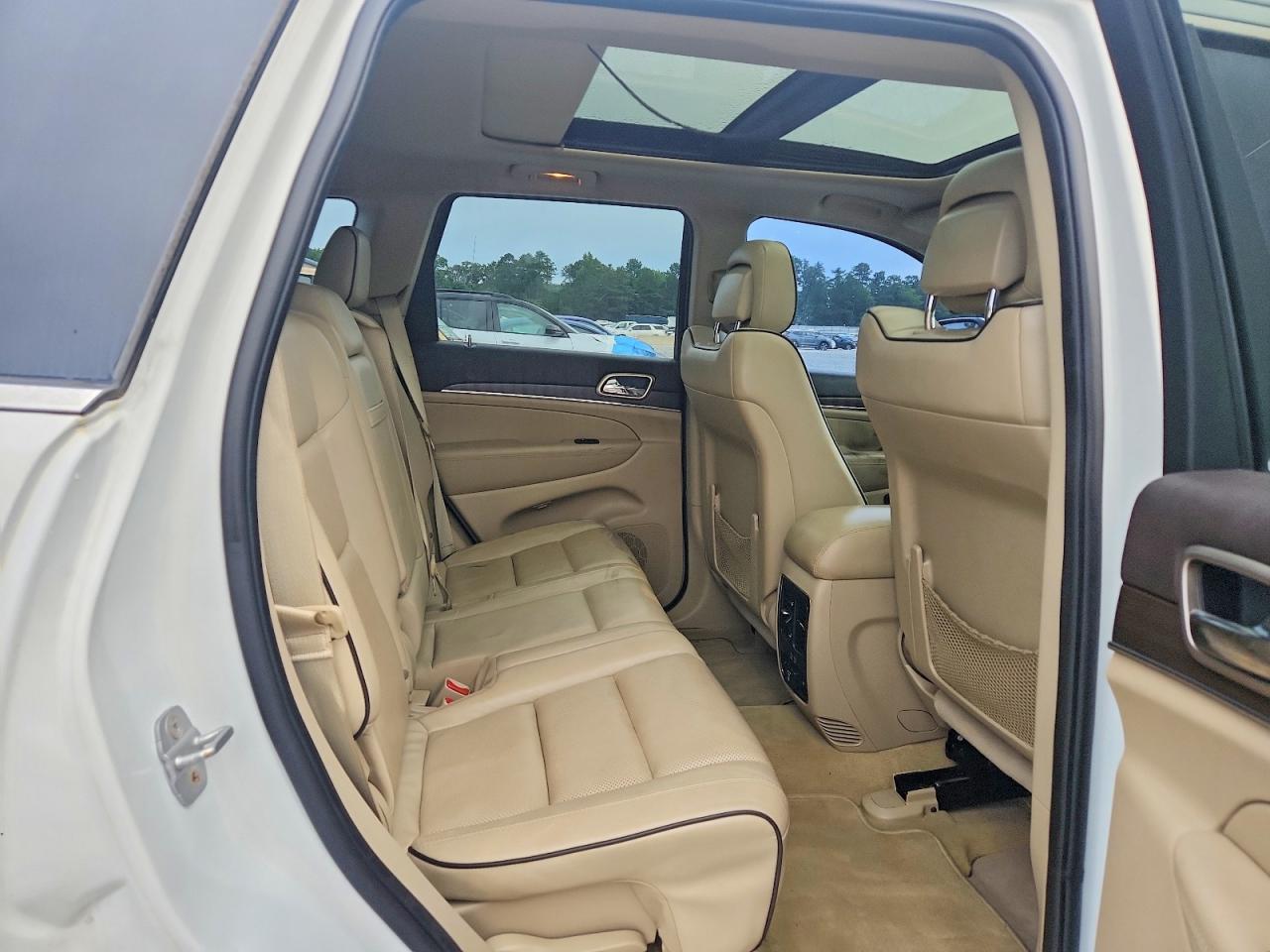 2014 Jeep Grand Cherokee Overland White vin: 1C4RJECT1EC130592