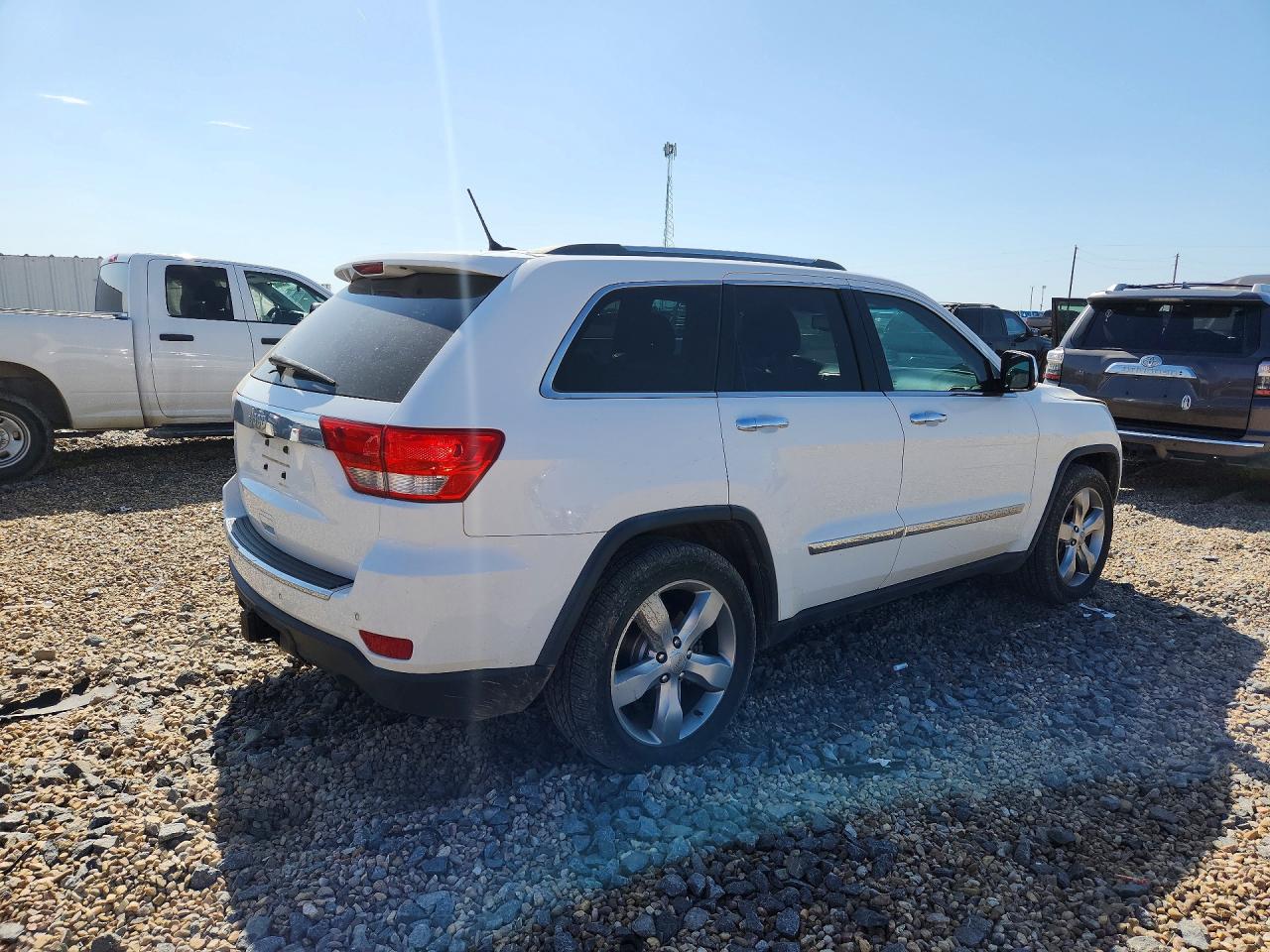 2013 Jeep Grand Cherokee Overland White vin: 1C4RJECT8DC647211